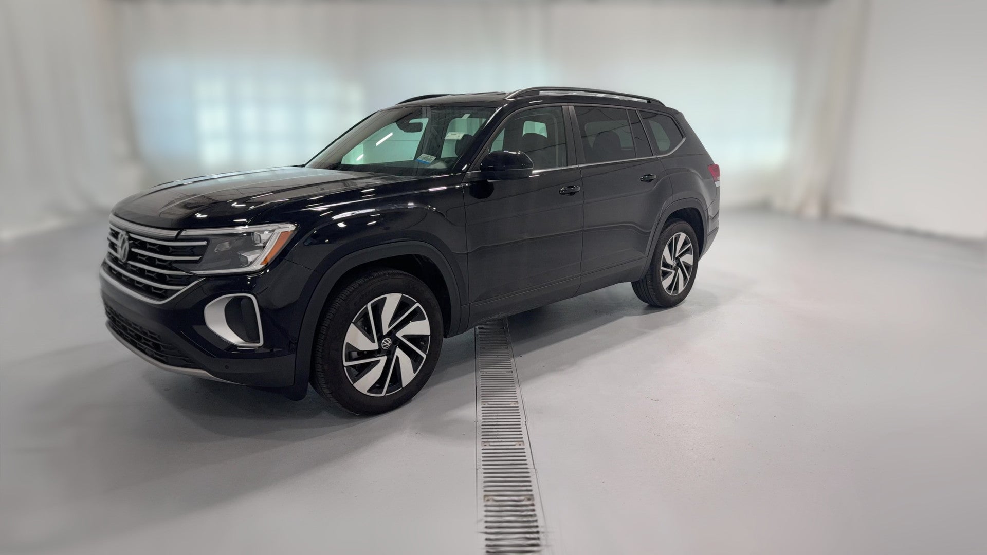 2026 Volkswagen Atlas vehicle photo