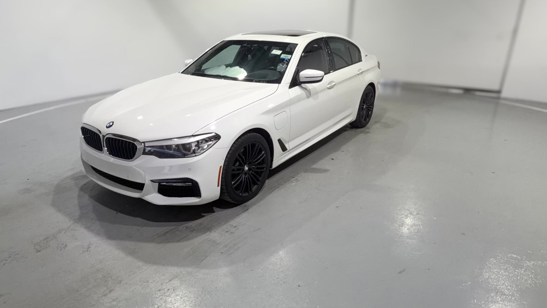 2018 BMW 5 Series vehicle photo