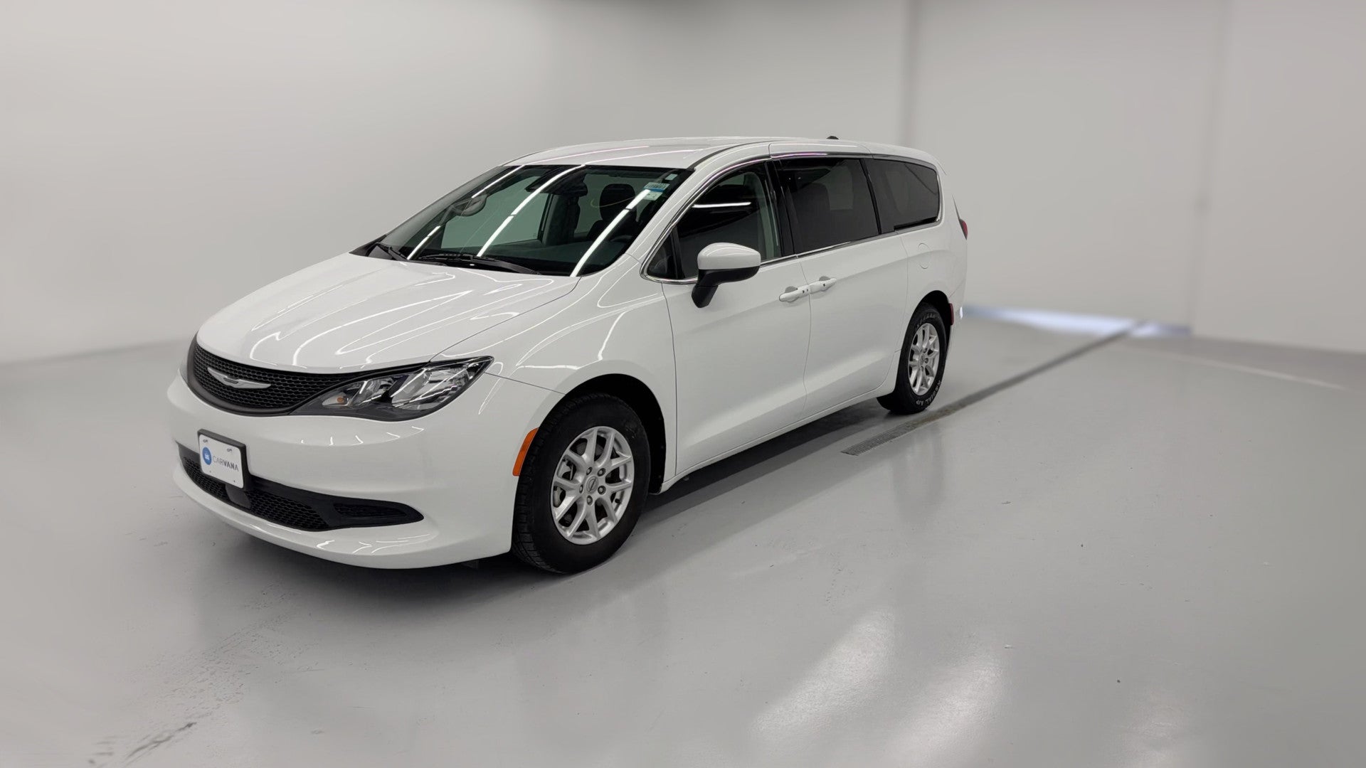 2023 Chrysler Voyager vehicle photo