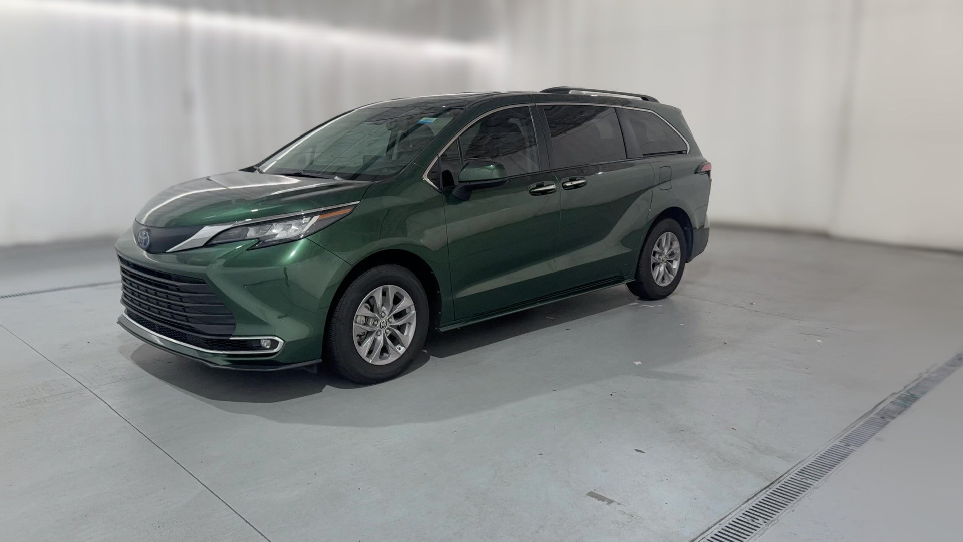 2022 Toyota Sienna vehicle photo