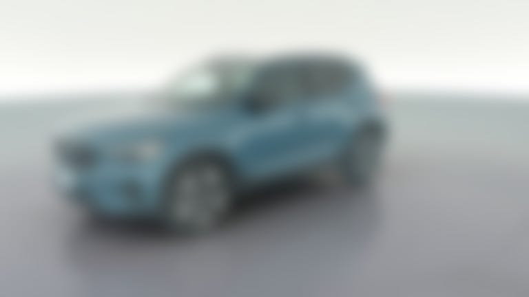 2024 Volvo XC40 vehicle photo
