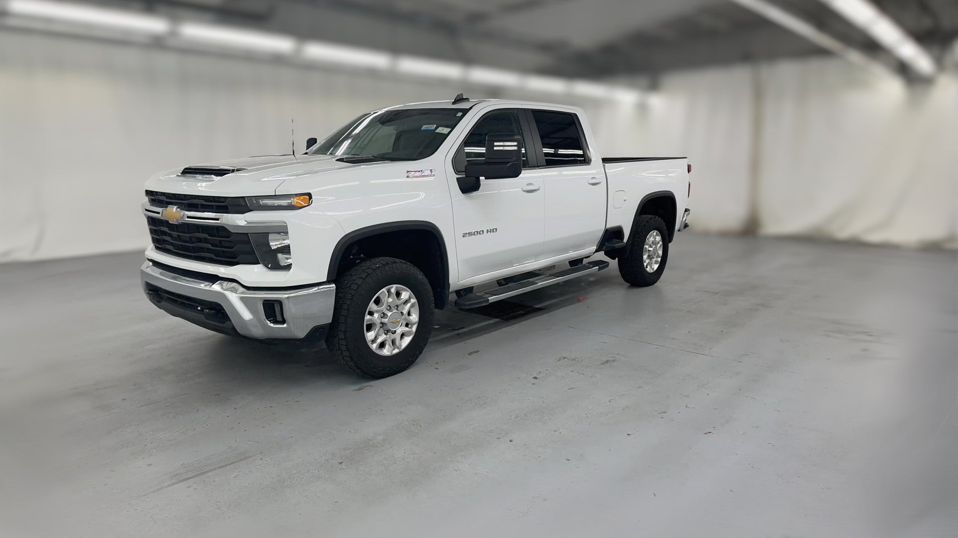2025 Chevrolet Silverado 2500 HD Crew Cab vehicle photo