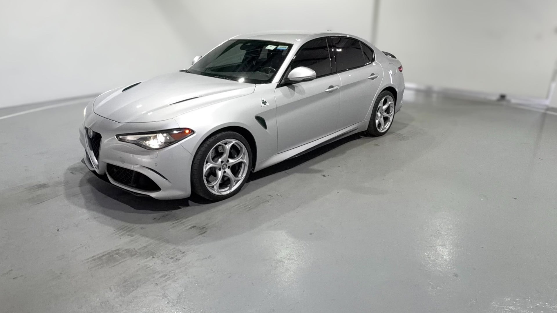 2019 Alfa Romeo Giulia vehicle photo