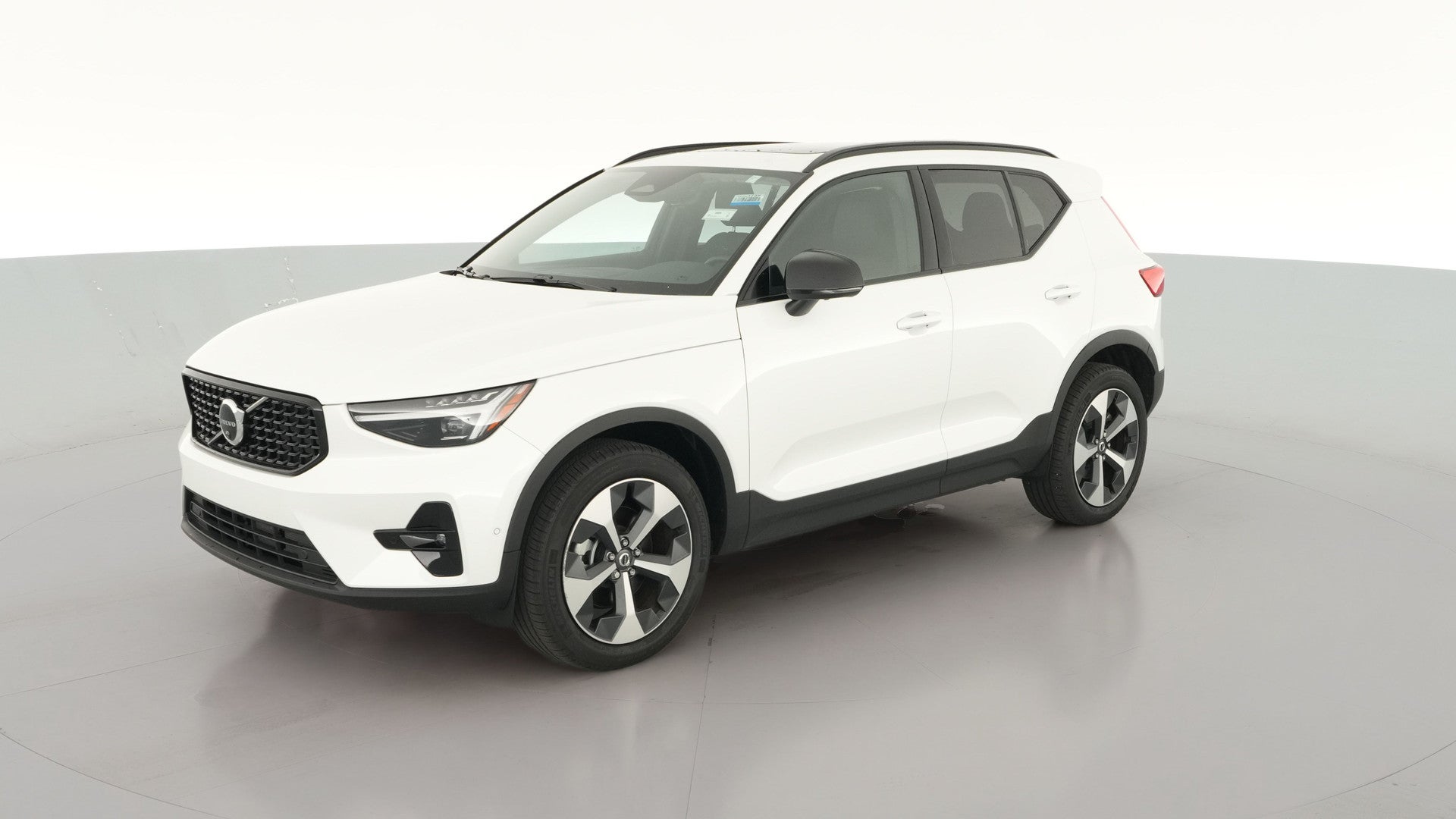 2026 Volvo XC40 vehicle photo