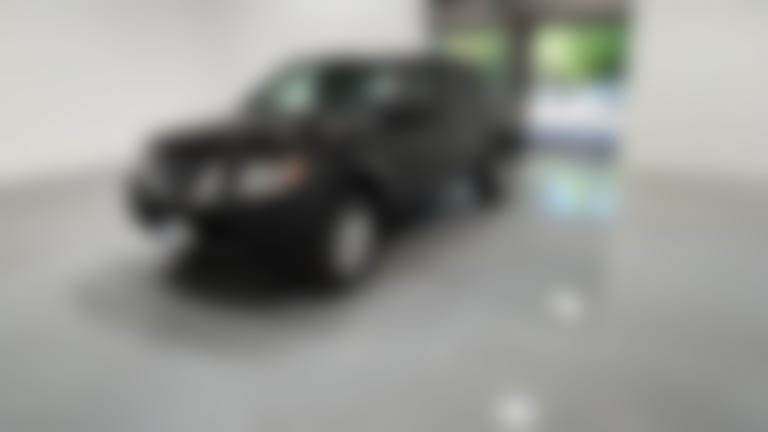 2018 Nissan Frontier Crew Cab vehicle photo