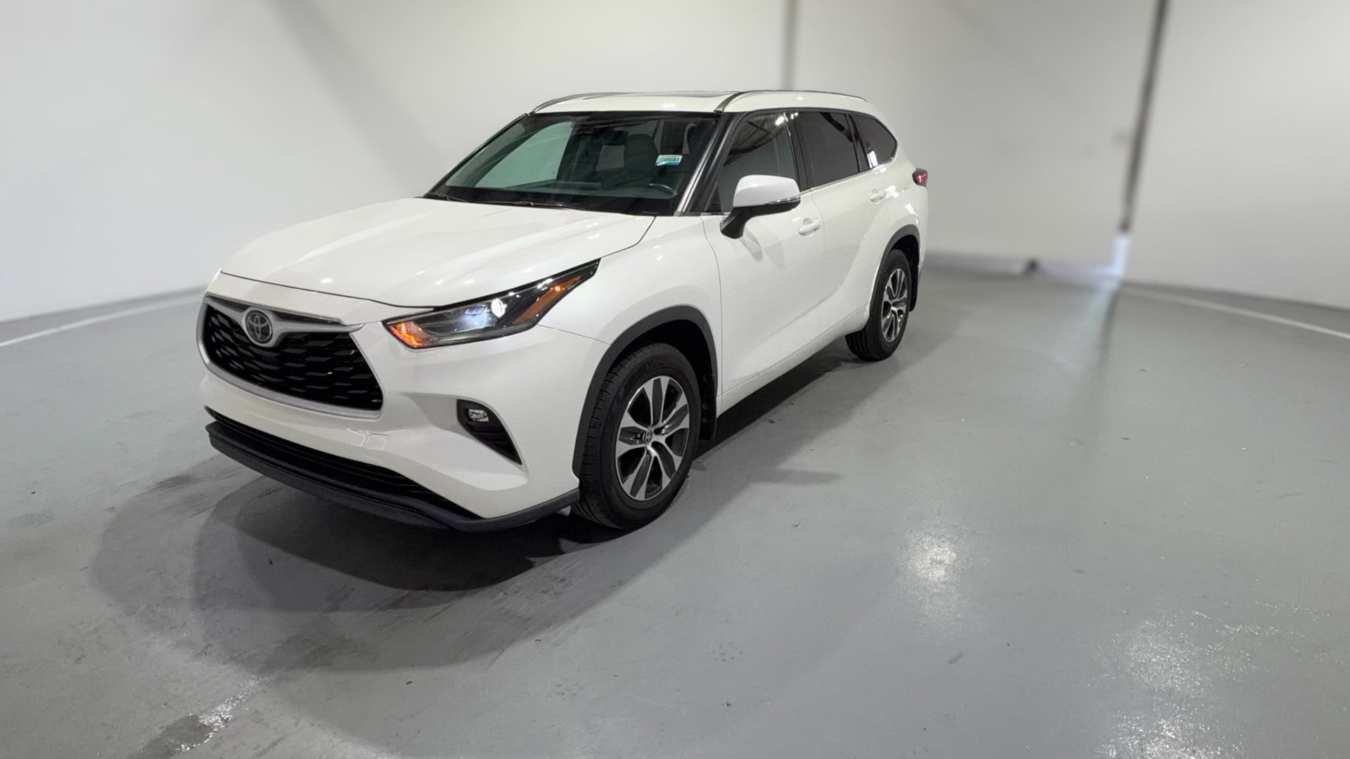 2021 Toyota Highlander vehicle photo