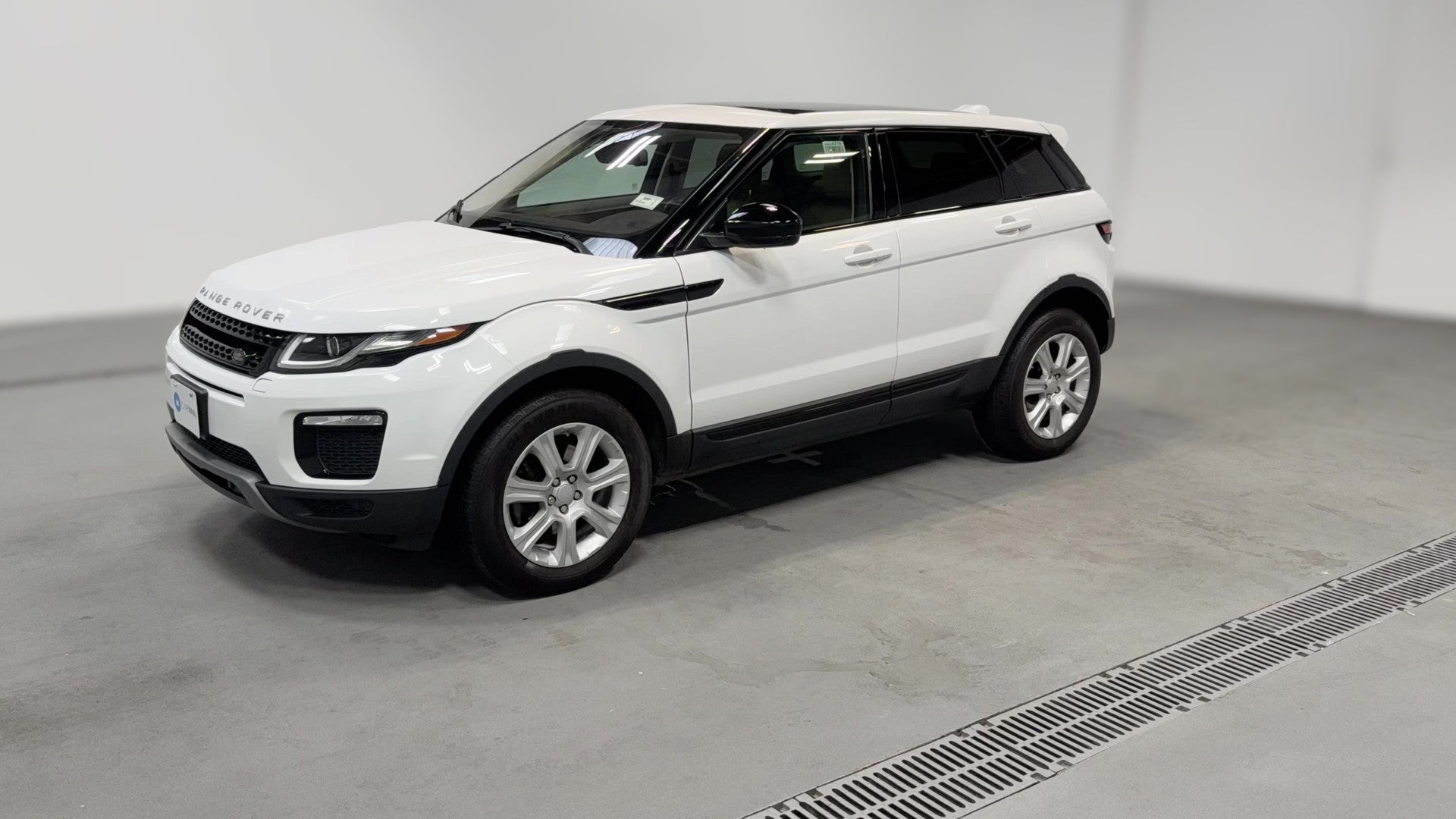 2019 Land Rover Range Rover Evoque vehicle photo