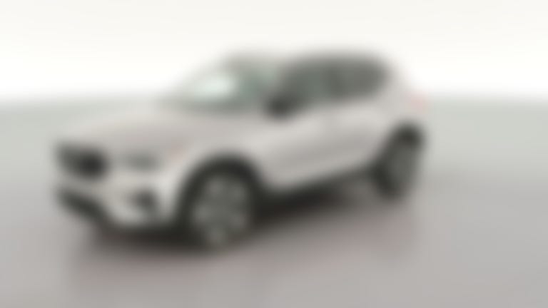 2026 Volvo XC40 vehicle photo