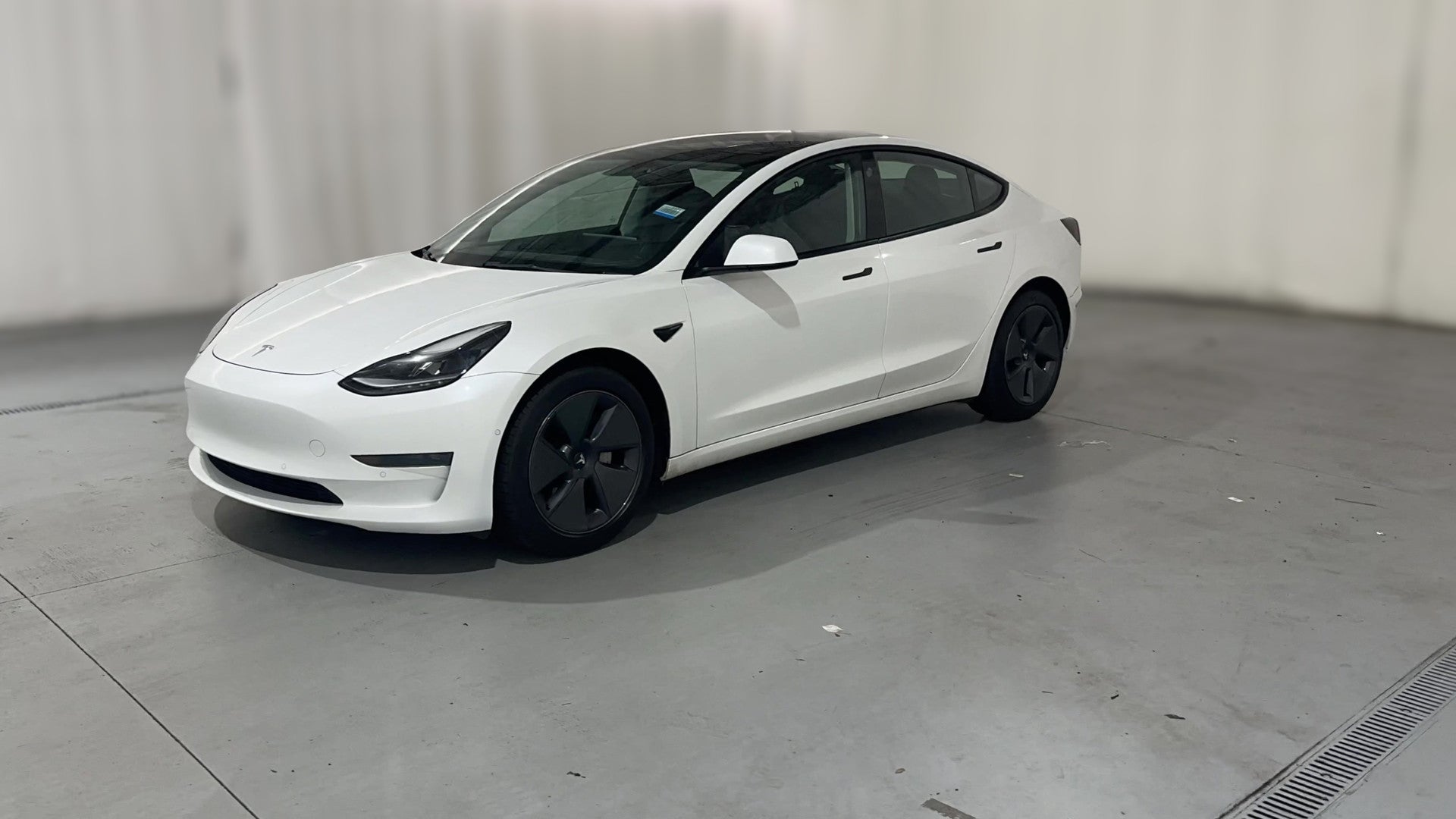2022 Tesla Model 3 vehicle photo