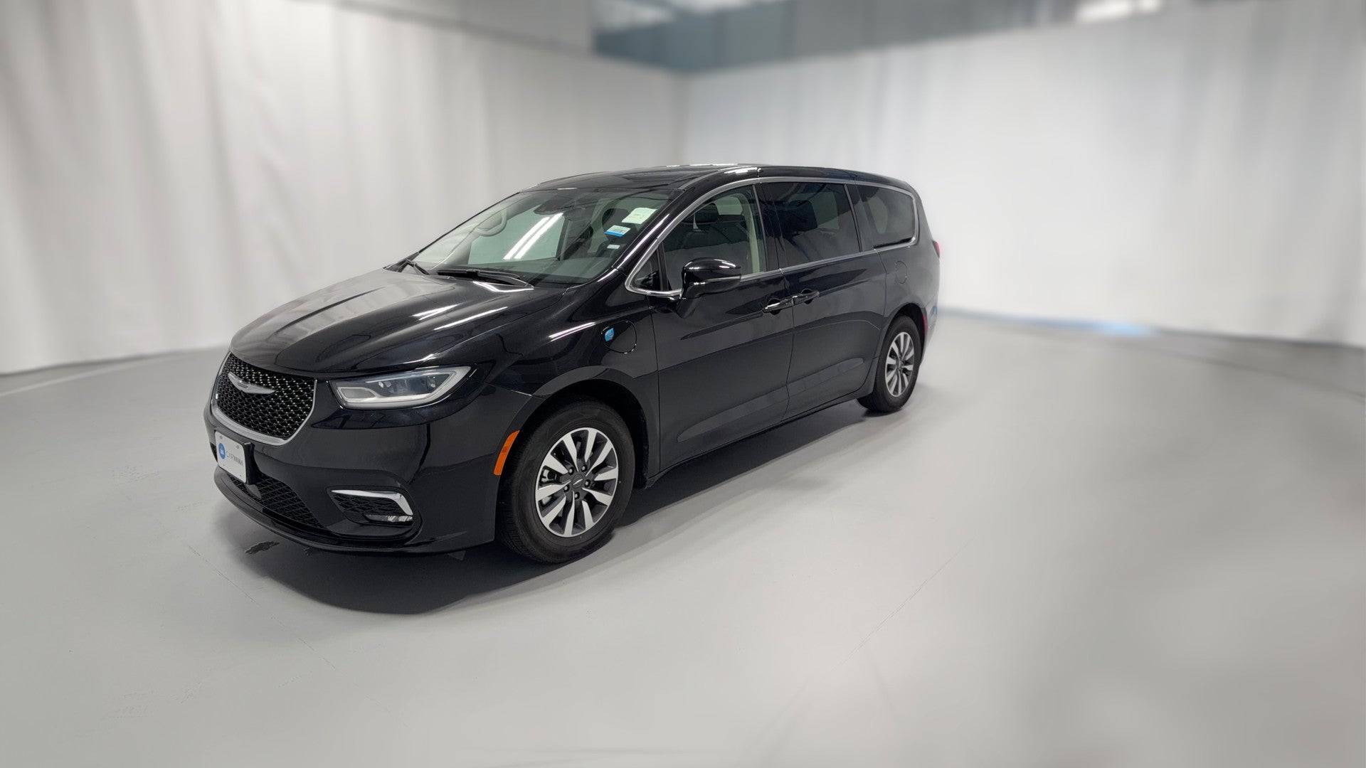 2024 Chrysler Pacifica Hybrid vehicle photo