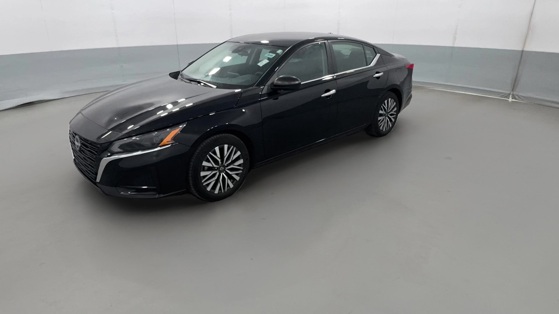 2025 Nissan Altima vehicle photo