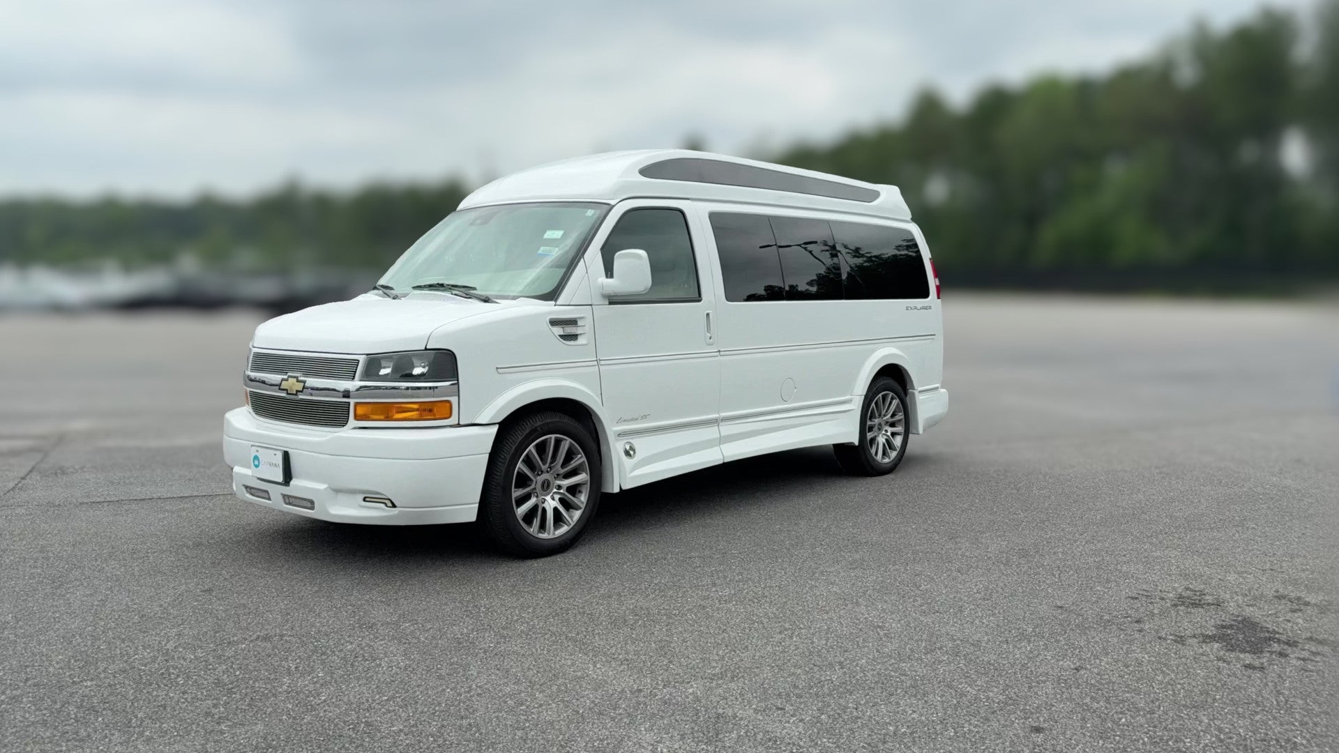 2021 Chevrolet Express 2500 Passenger vehicle photo