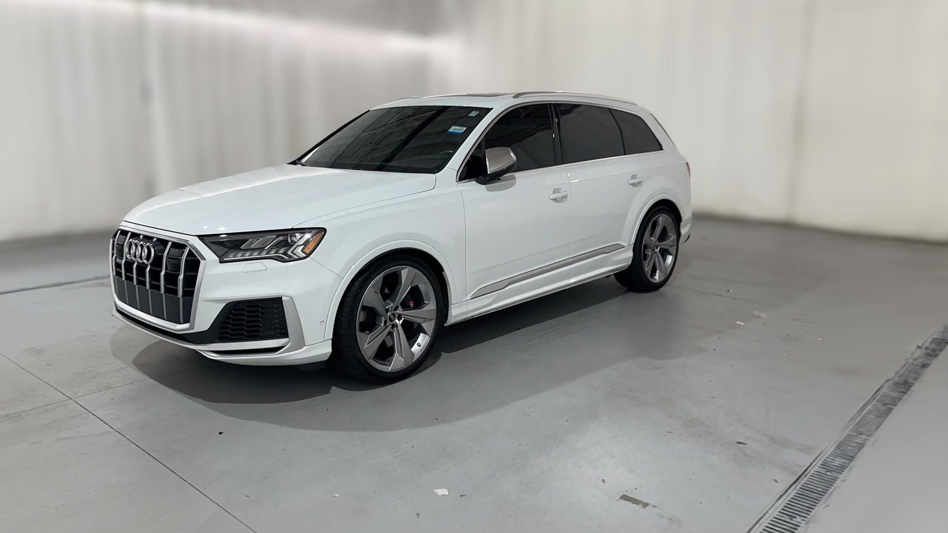 2023 Audi SQ7 vehicle photo