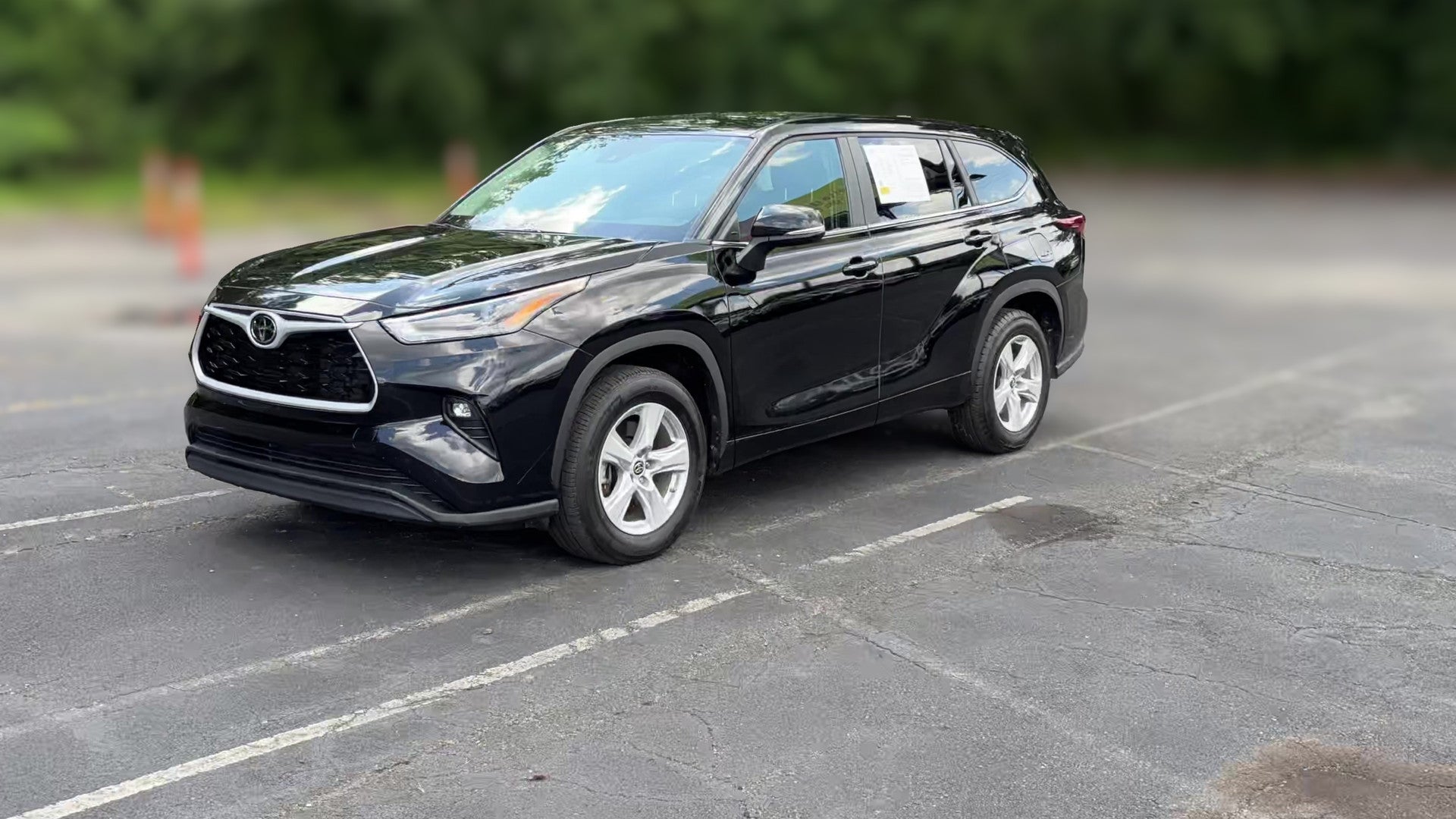 2025 Toyota Highlander vehicle photo