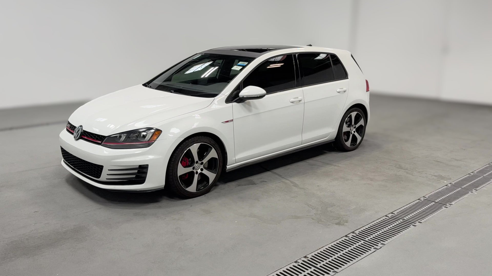 2017 Volkswagen Golf GTI vehicle photo