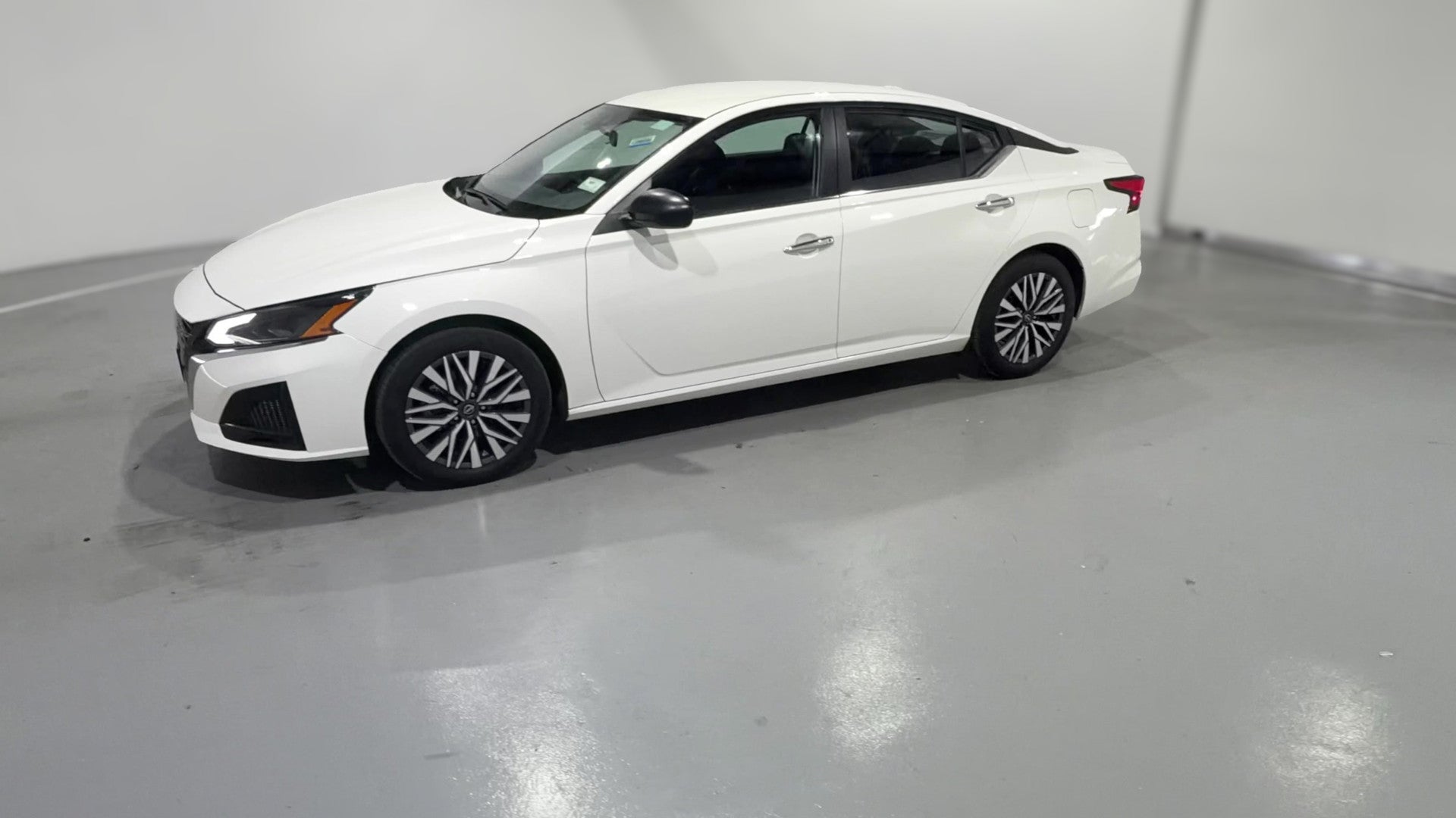 2025 Nissan Altima vehicle photo