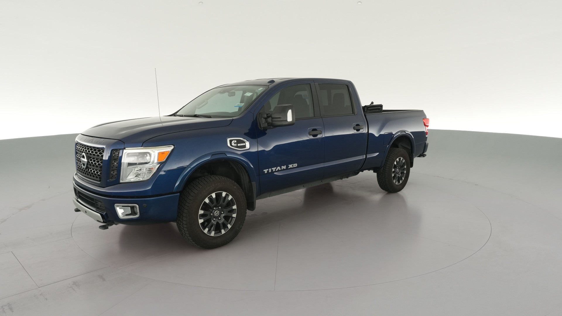 2017 Nissan TITAN XD Crew Cab vehicle photo