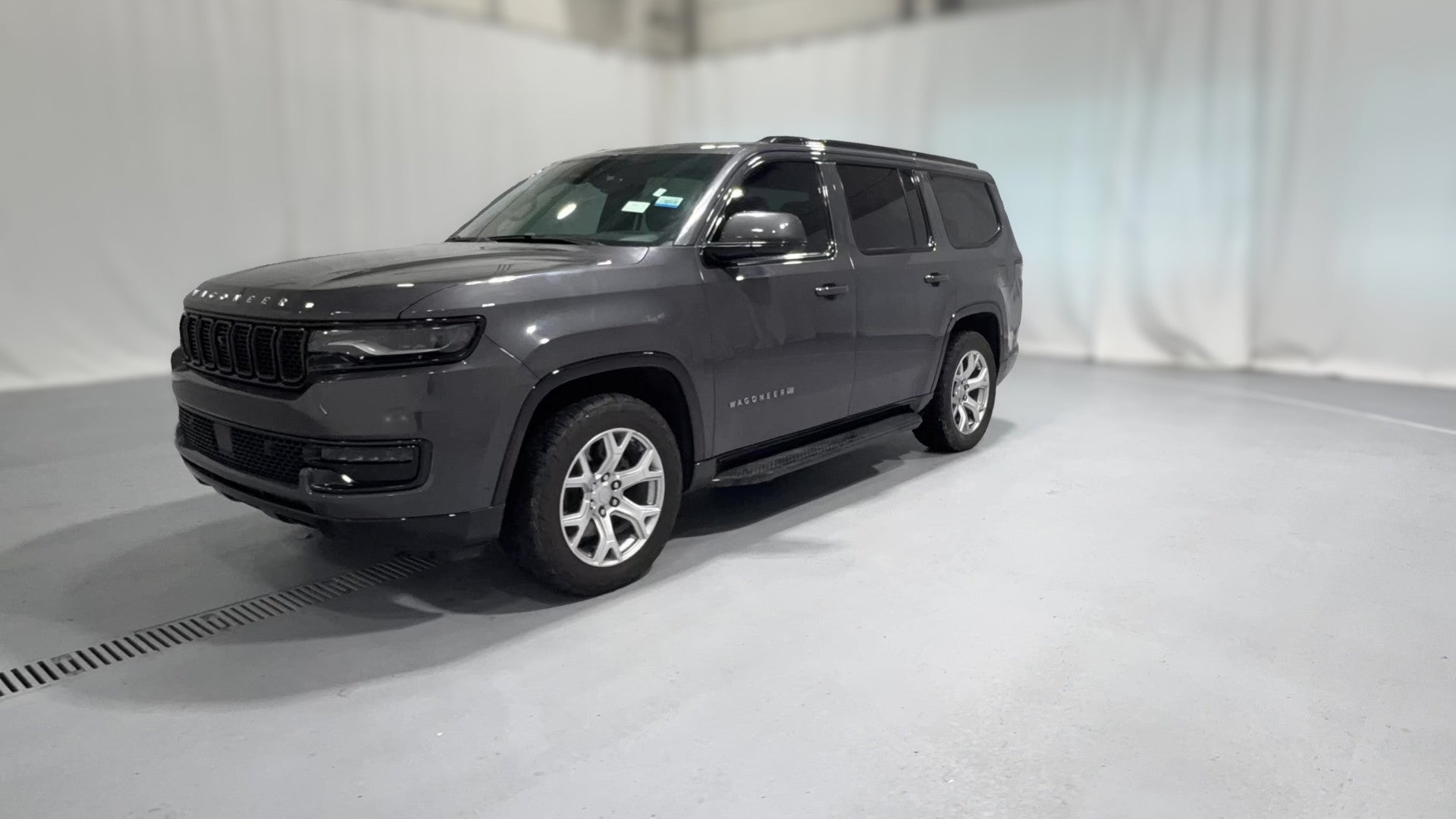 2022 Jeep Wagoneer vehicle photo