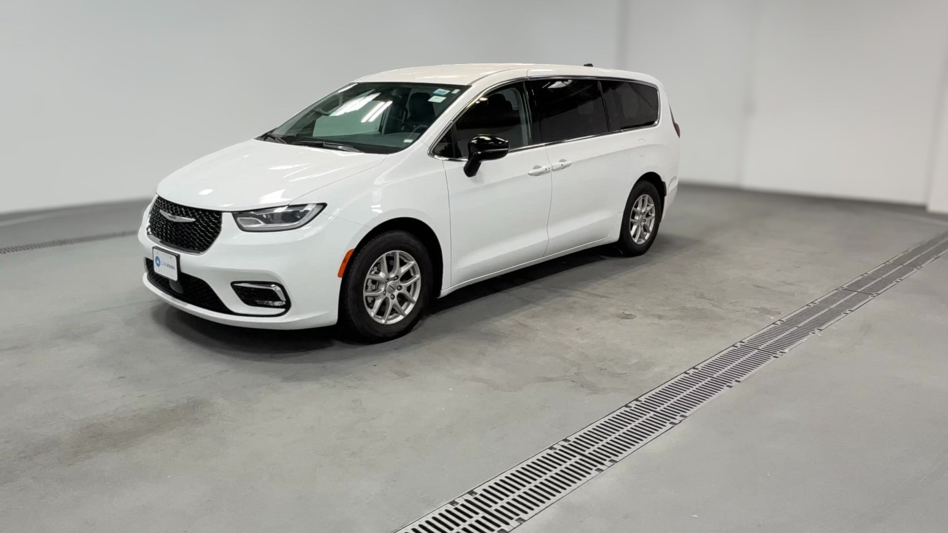 2024 Chrysler Pacifica vehicle photo