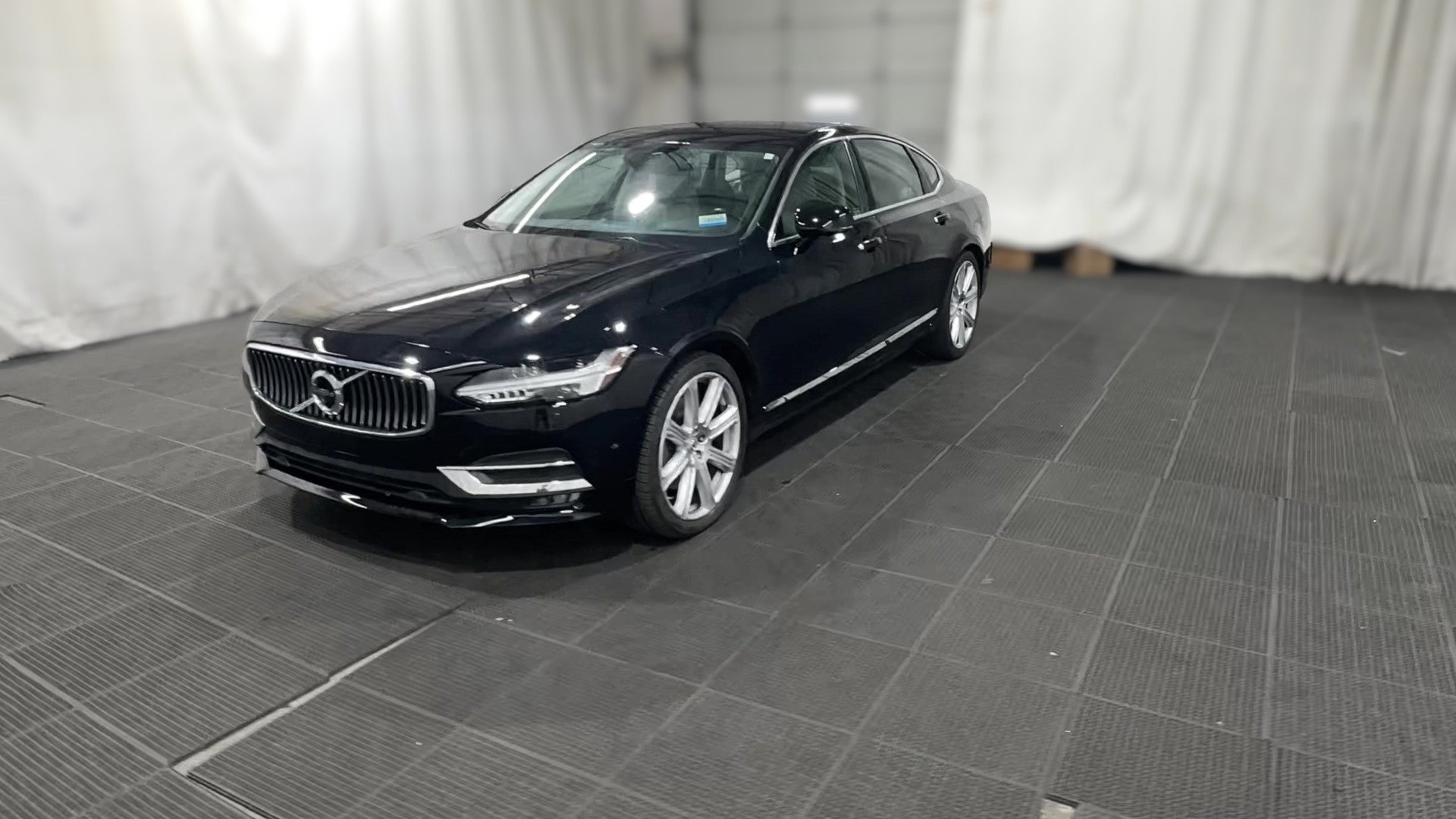 2018 Volvo S90 vehicle photo