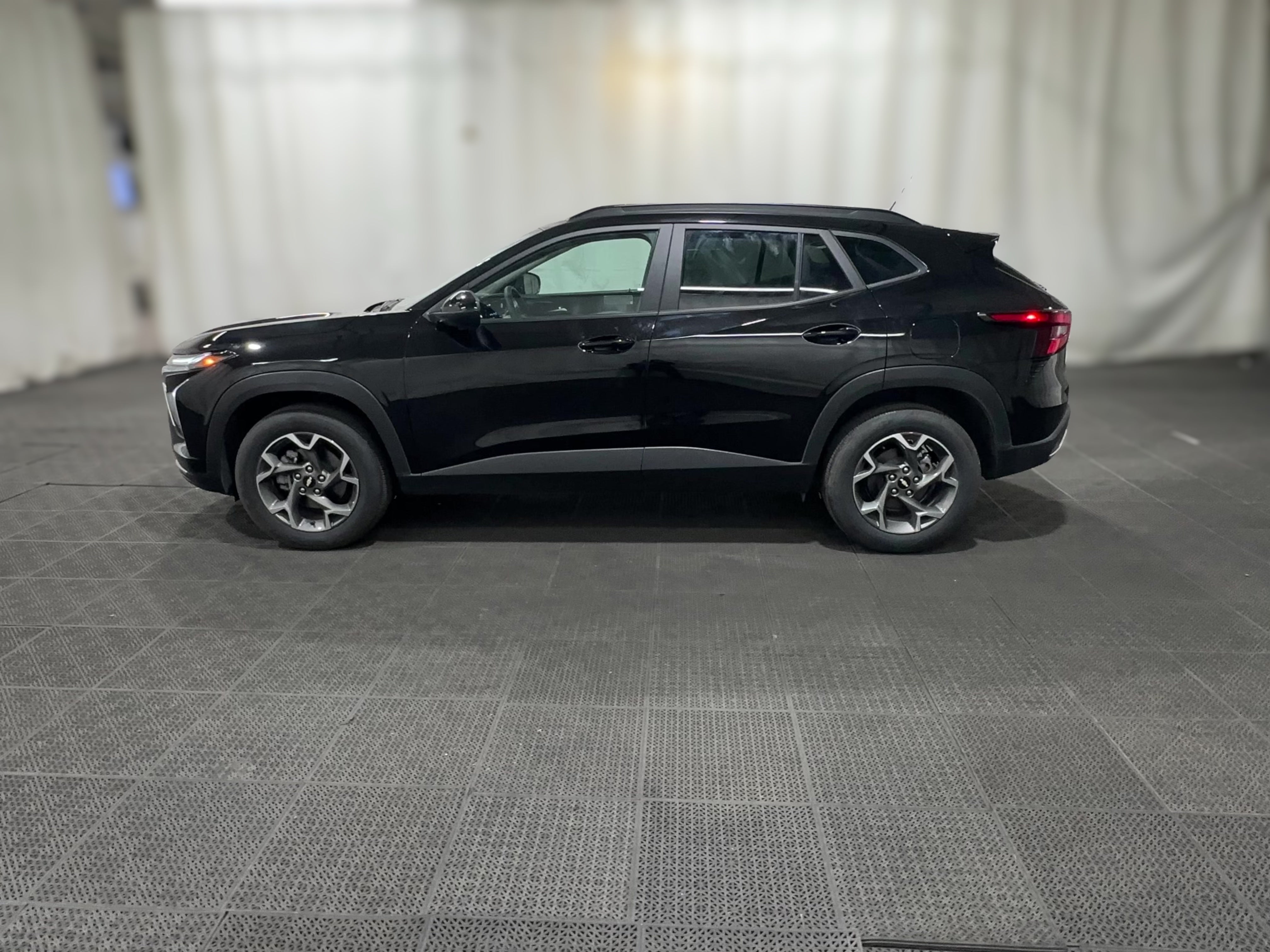 2025 Chevrolet Trax LT - Photo 26