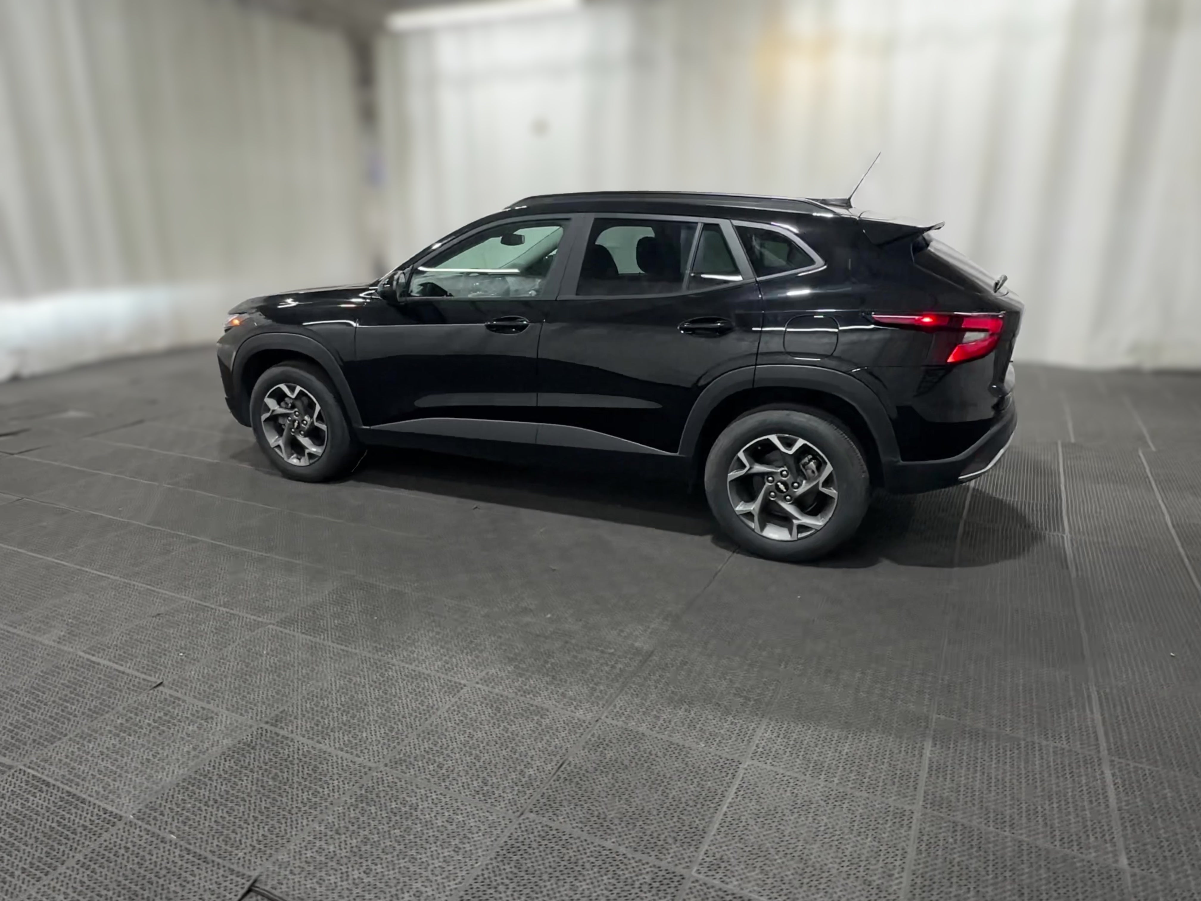 2025 Chevrolet Trax LT - Photo 27
