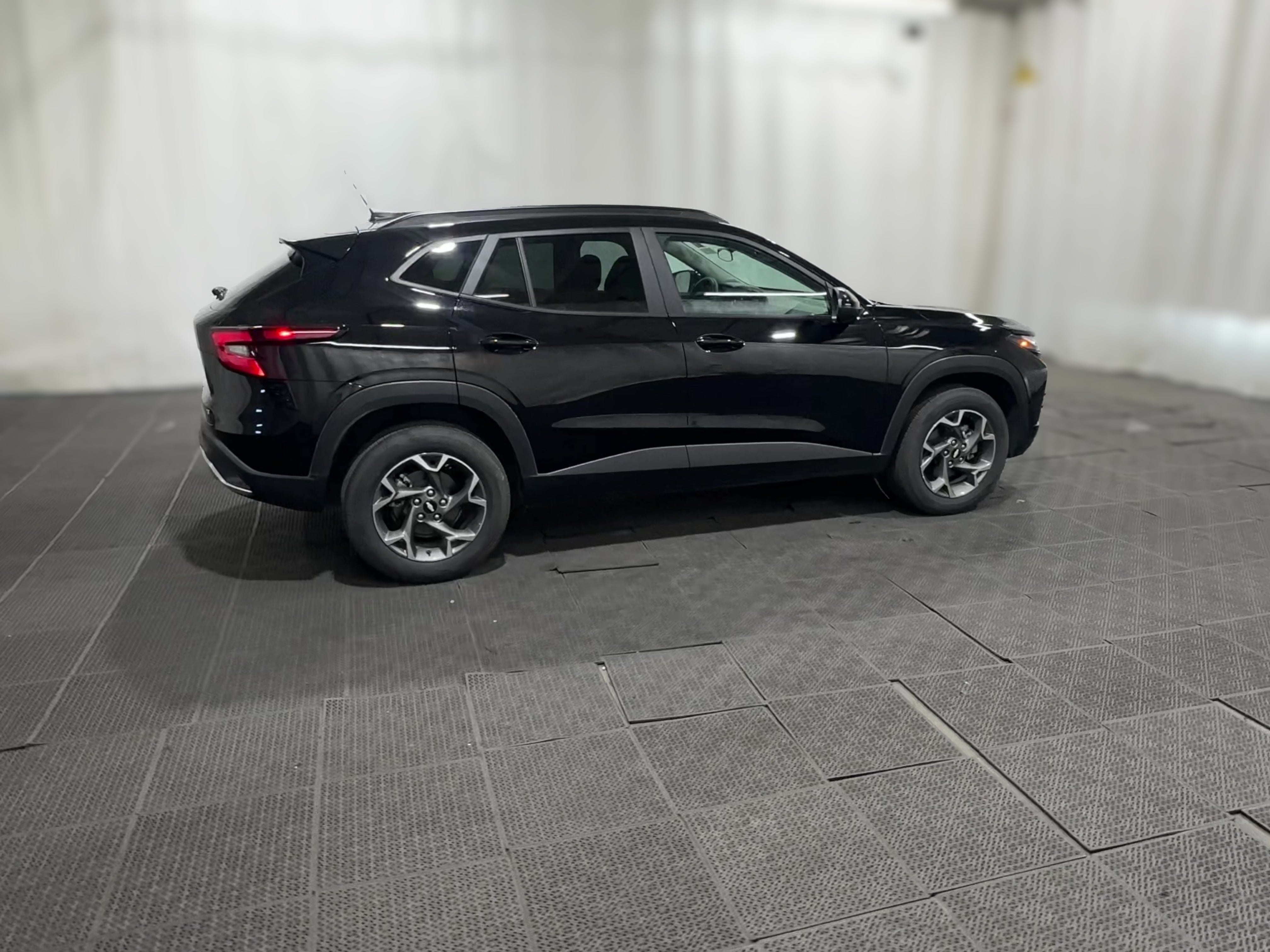 2025 Chevrolet Trax LT - Photo 33