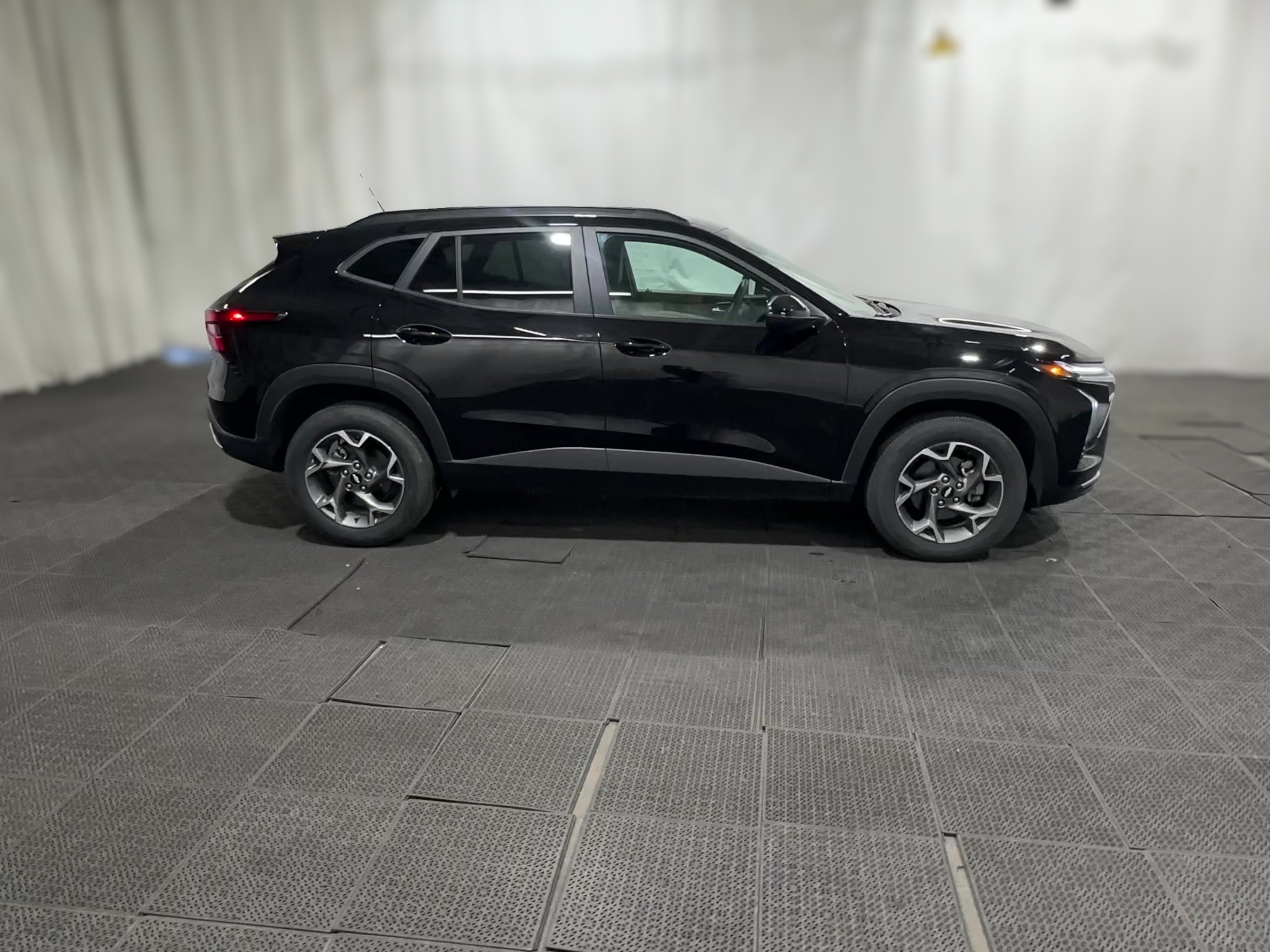 2025 Chevrolet Trax LT - Photo 34