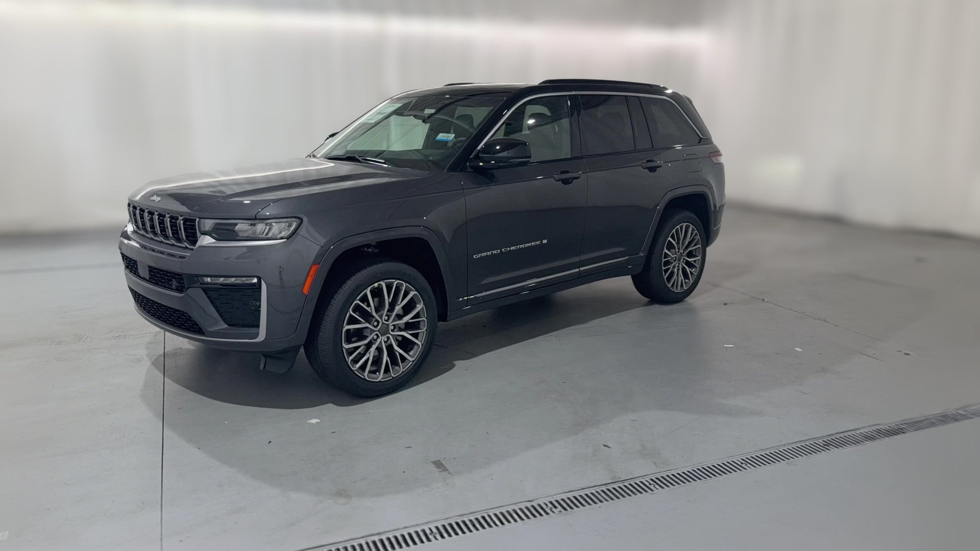 2026 Jeep Grand Cherokee vehicle photo