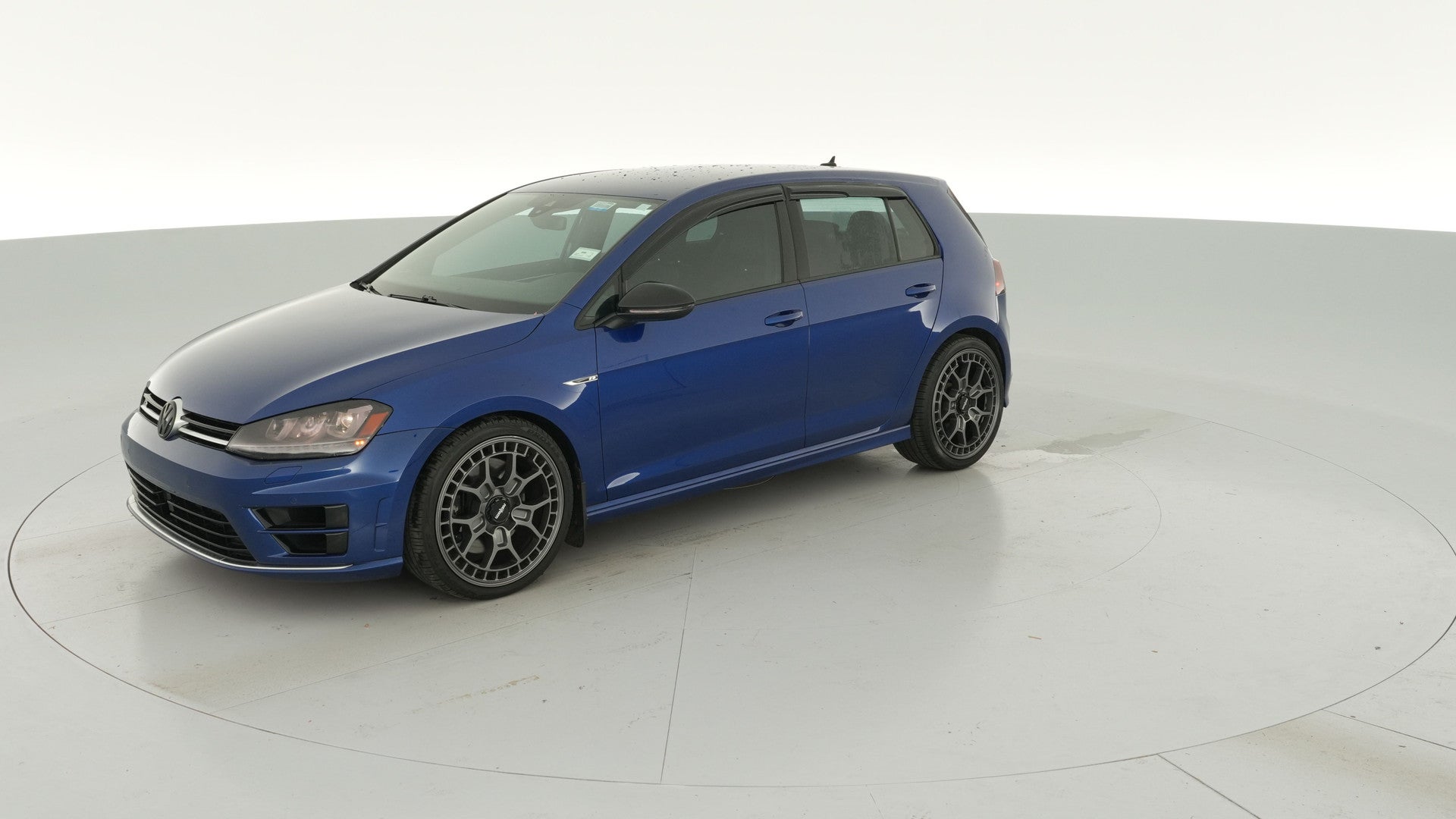 2017 Volkswagen Golf R vehicle photo