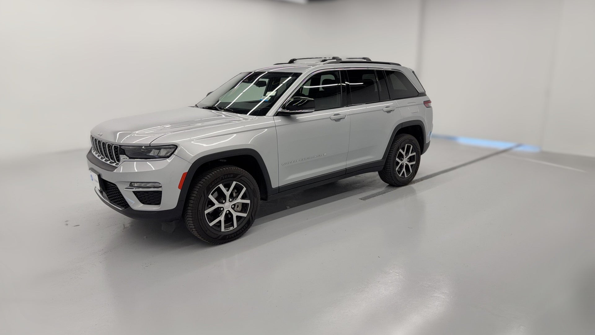 2024 Jeep Grand Cherokee vehicle photo