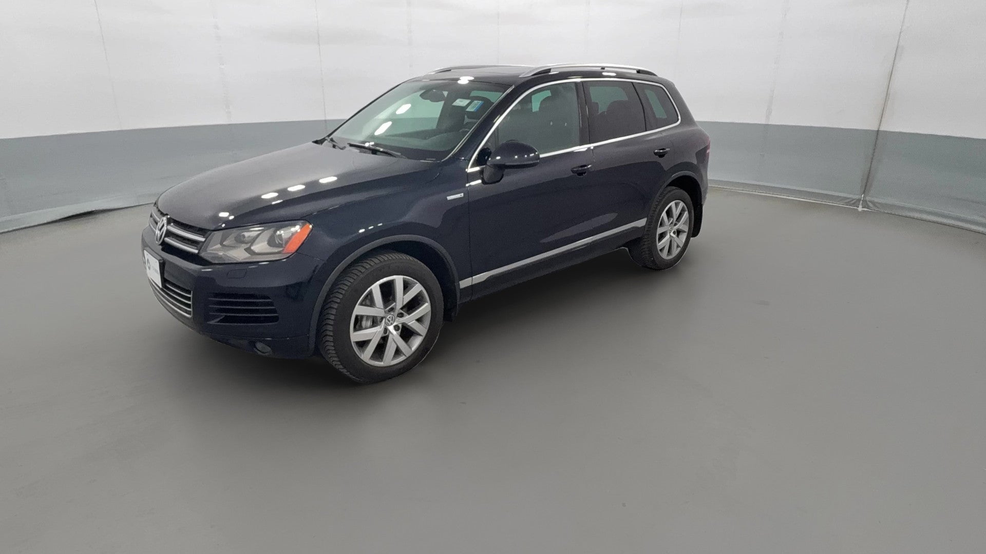 2014 Volkswagen Touareg vehicle photo