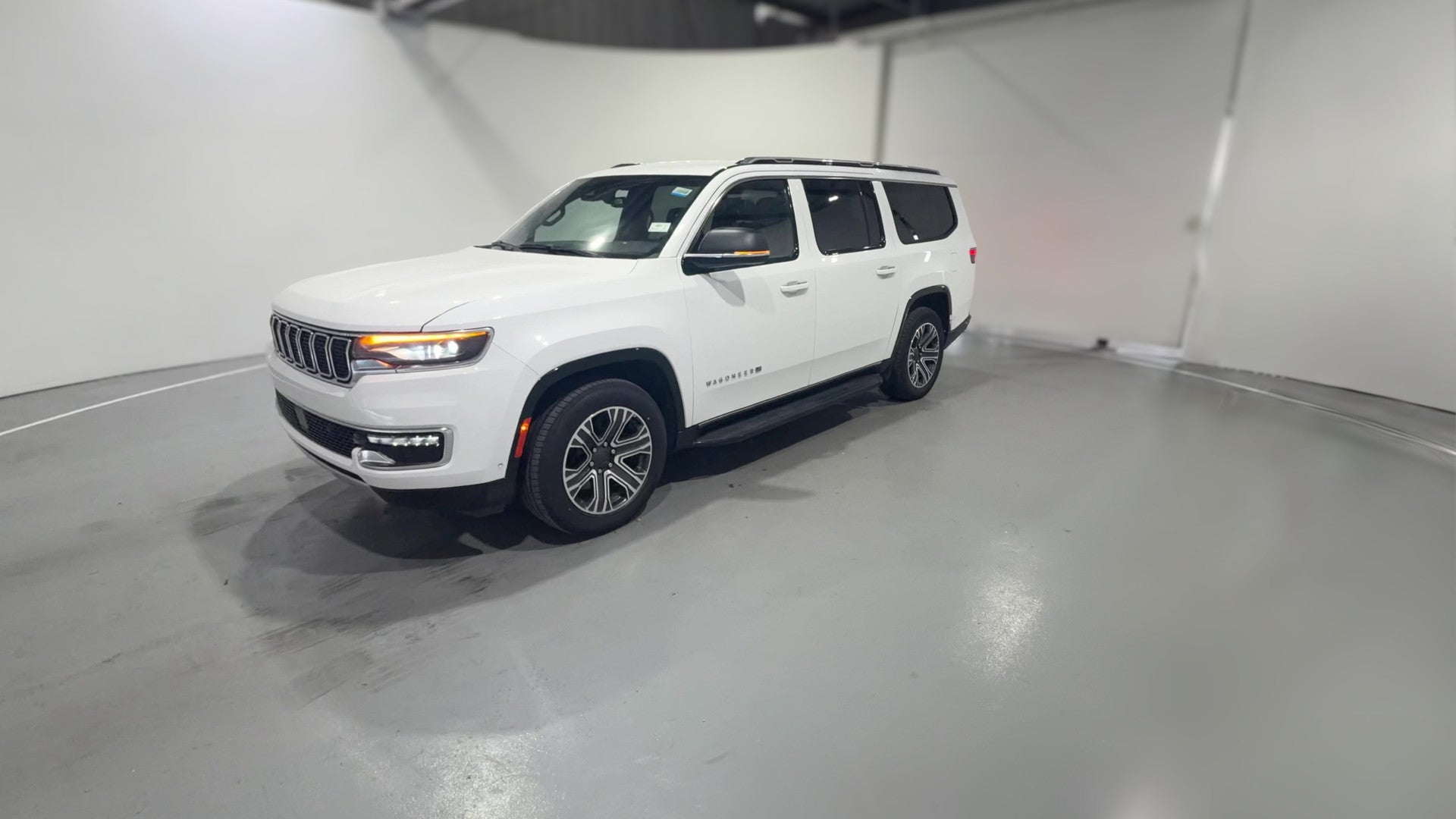 2023 Jeep Wagoneer L vehicle photo