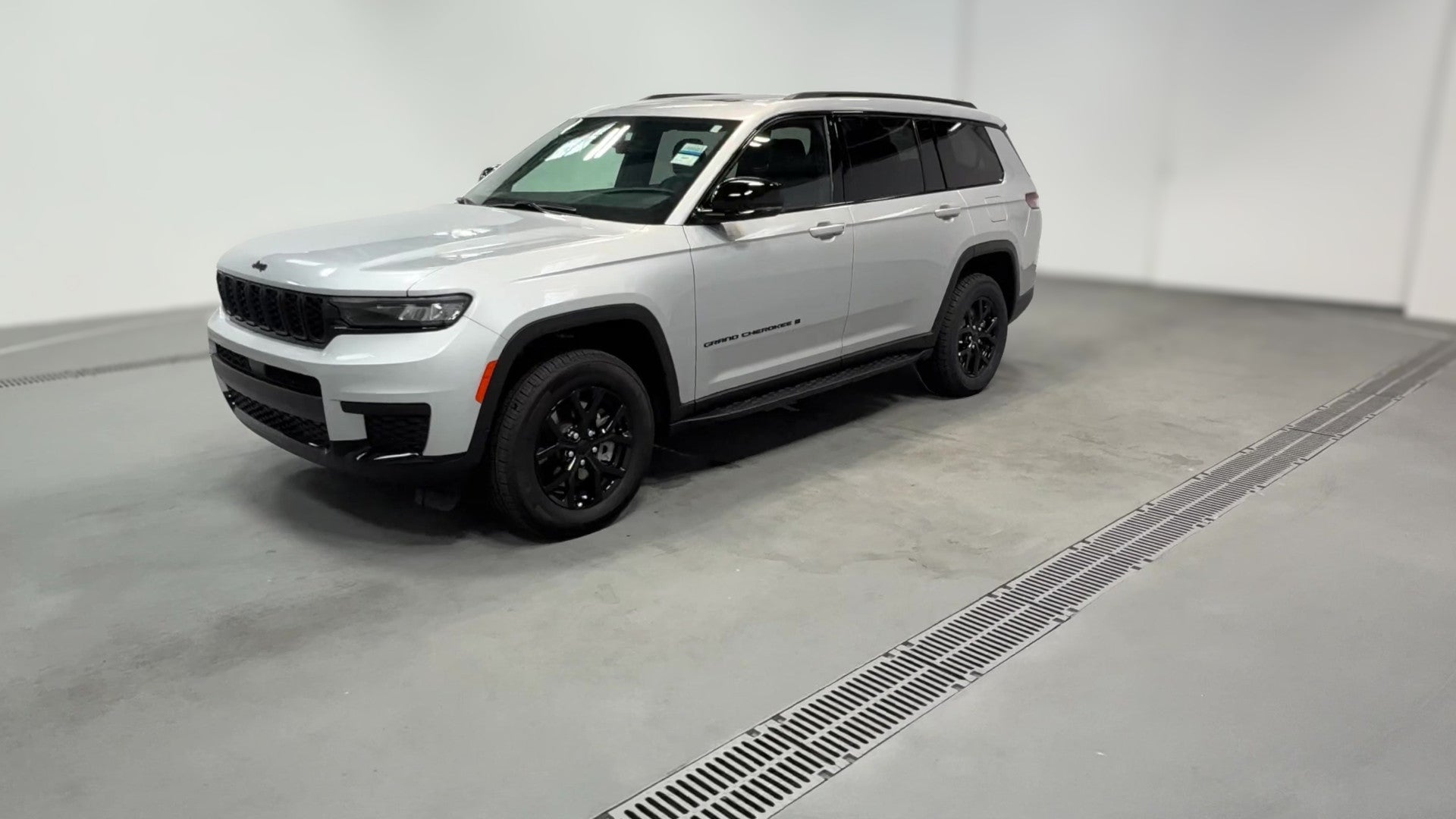 2025 Jeep Grand Cherokee L vehicle photo