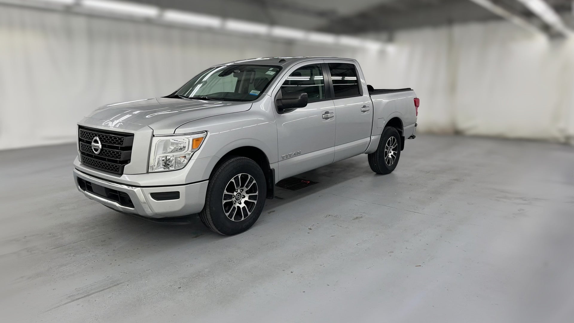 2021 Nissan Titan Crew Cab vehicle photo
