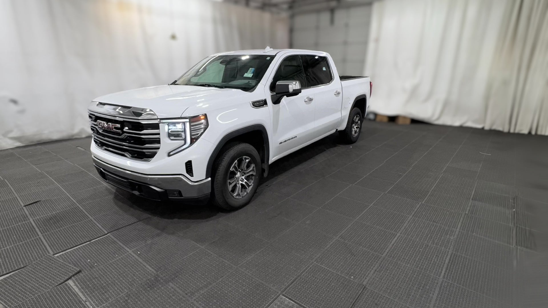 2025 GMC Sierra 1500 Crew Cab vehicle photo
