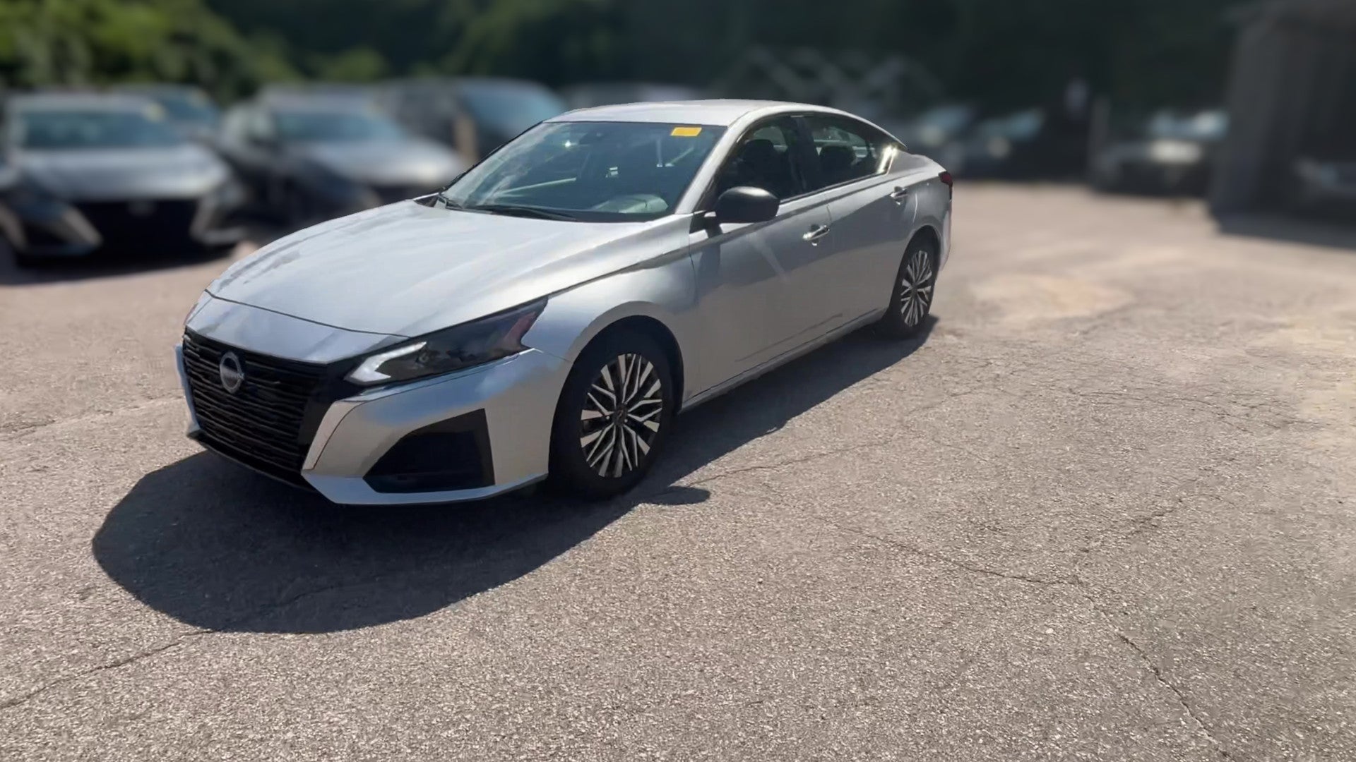 2025 Nissan Altima vehicle photo