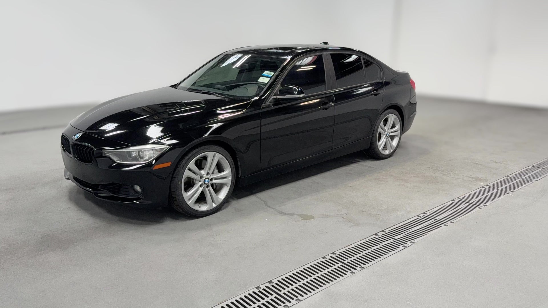 2013 BMW 3 Series vehicle photo