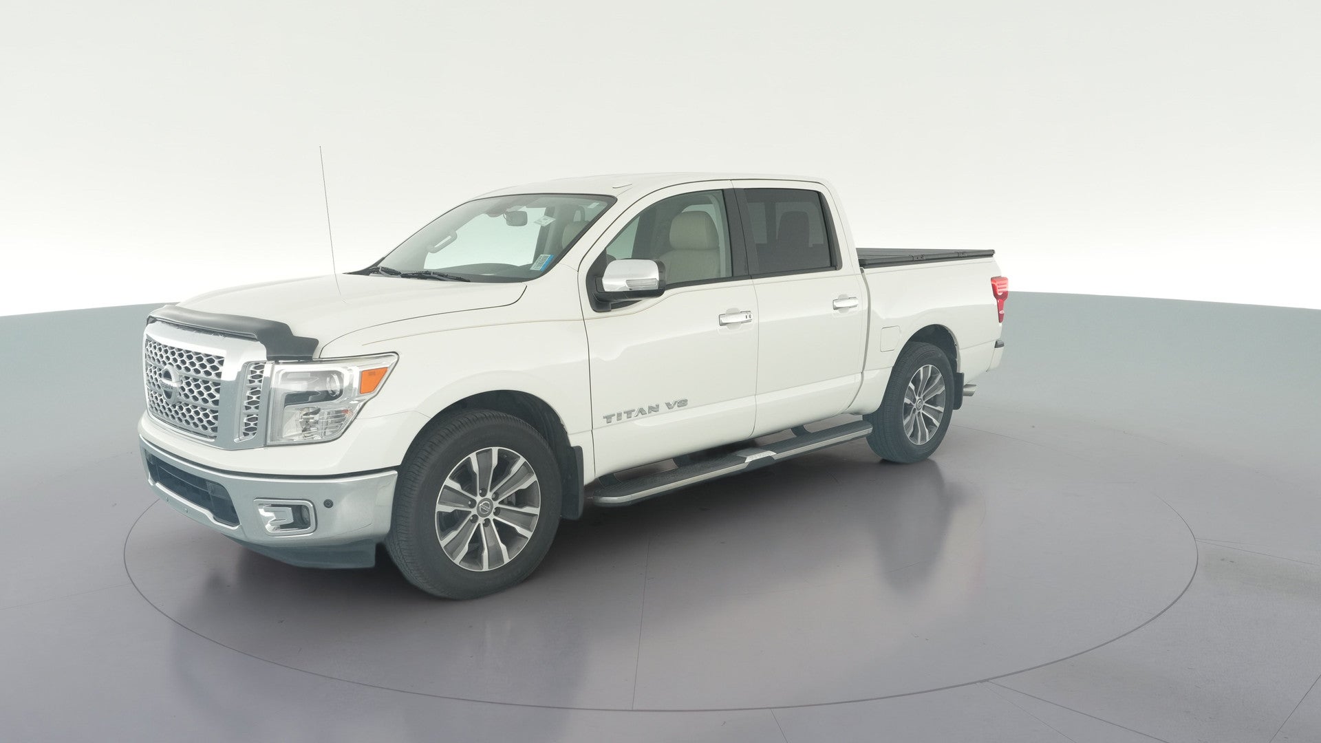 2018 Nissan Titan Crew Cab vehicle photo