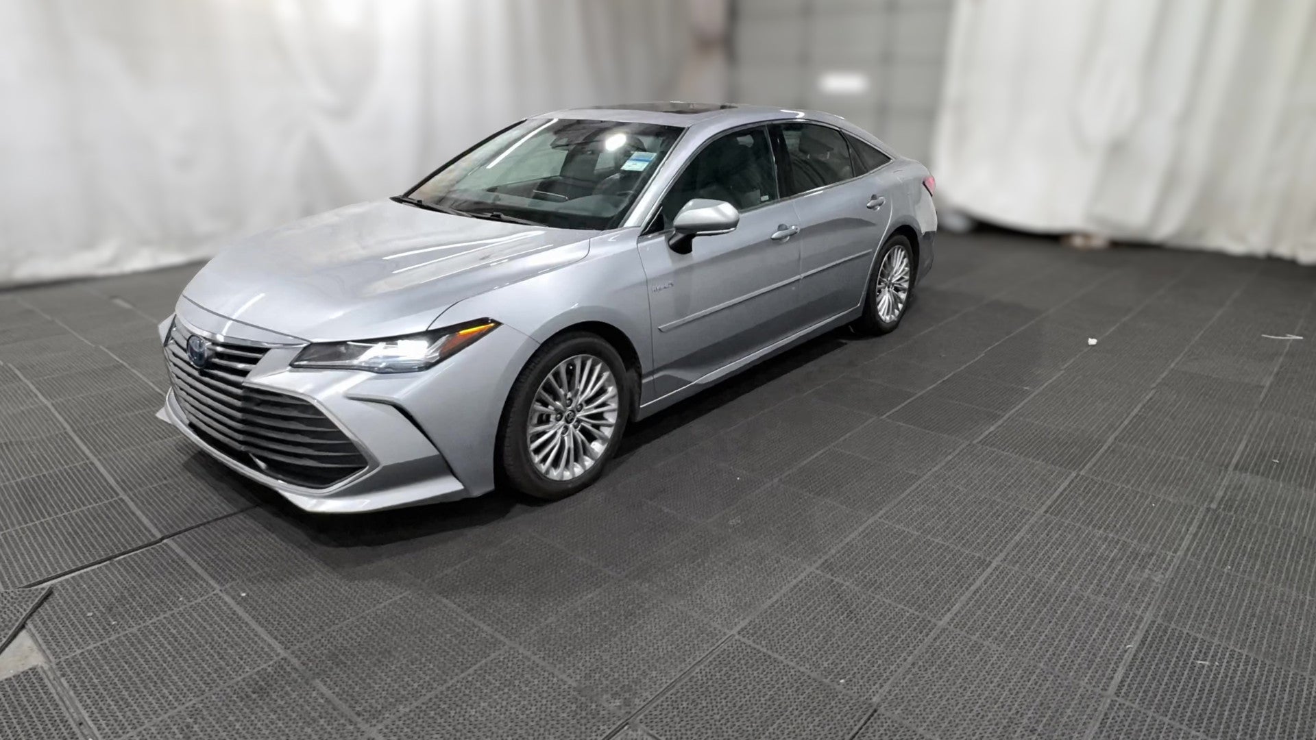 2020 Toyota Avalon Hybrid vehicle photo