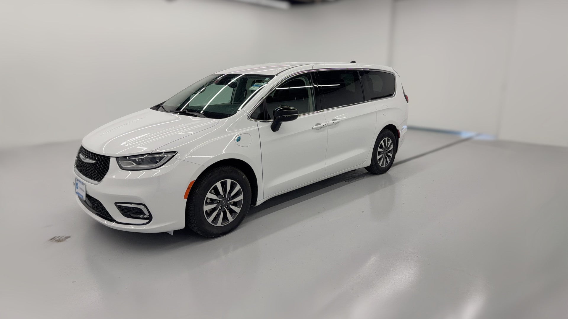 2024 Chrysler Pacifica Hybrid vehicle photo