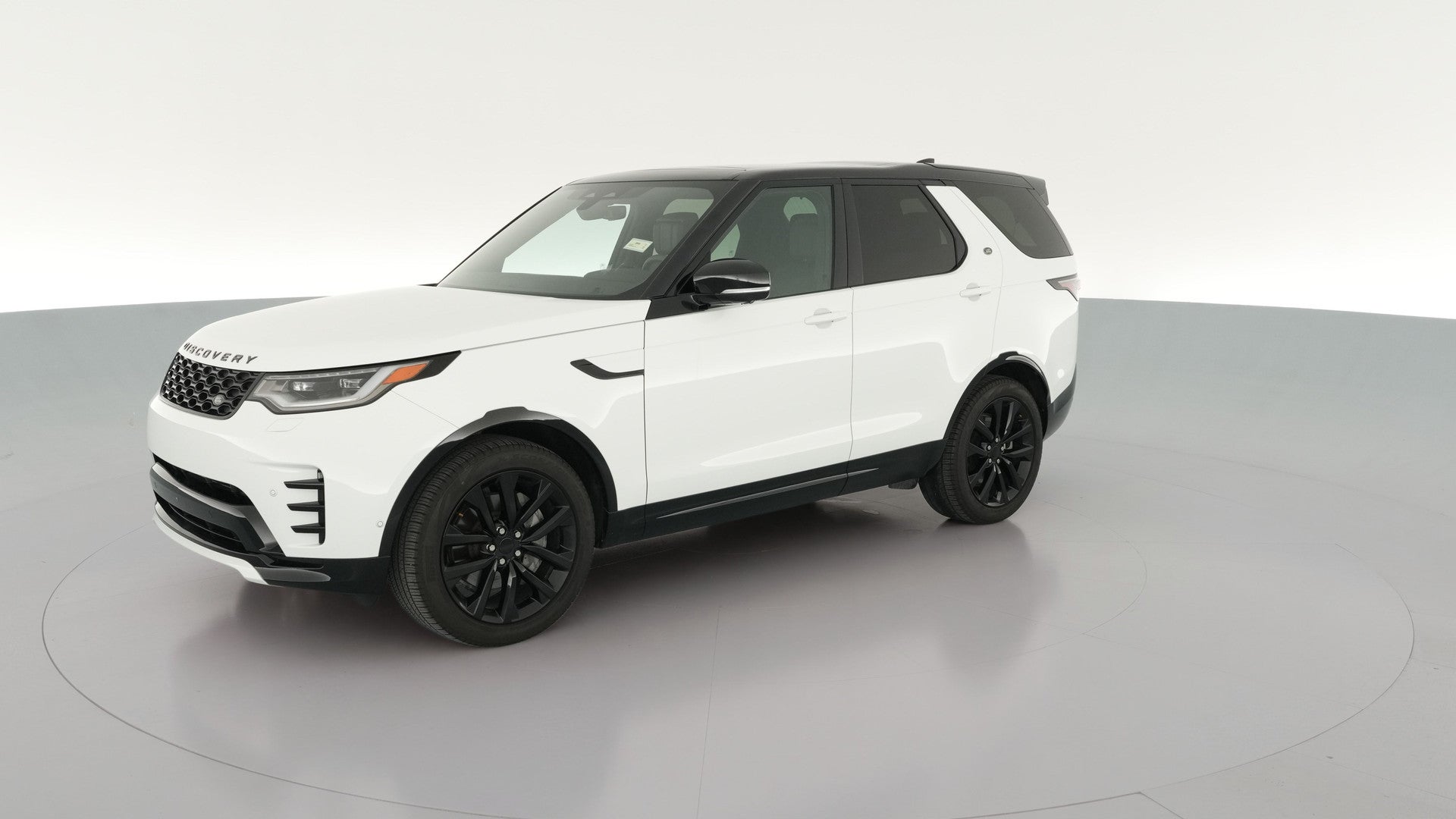2024 Land Rover Discovery vehicle photo