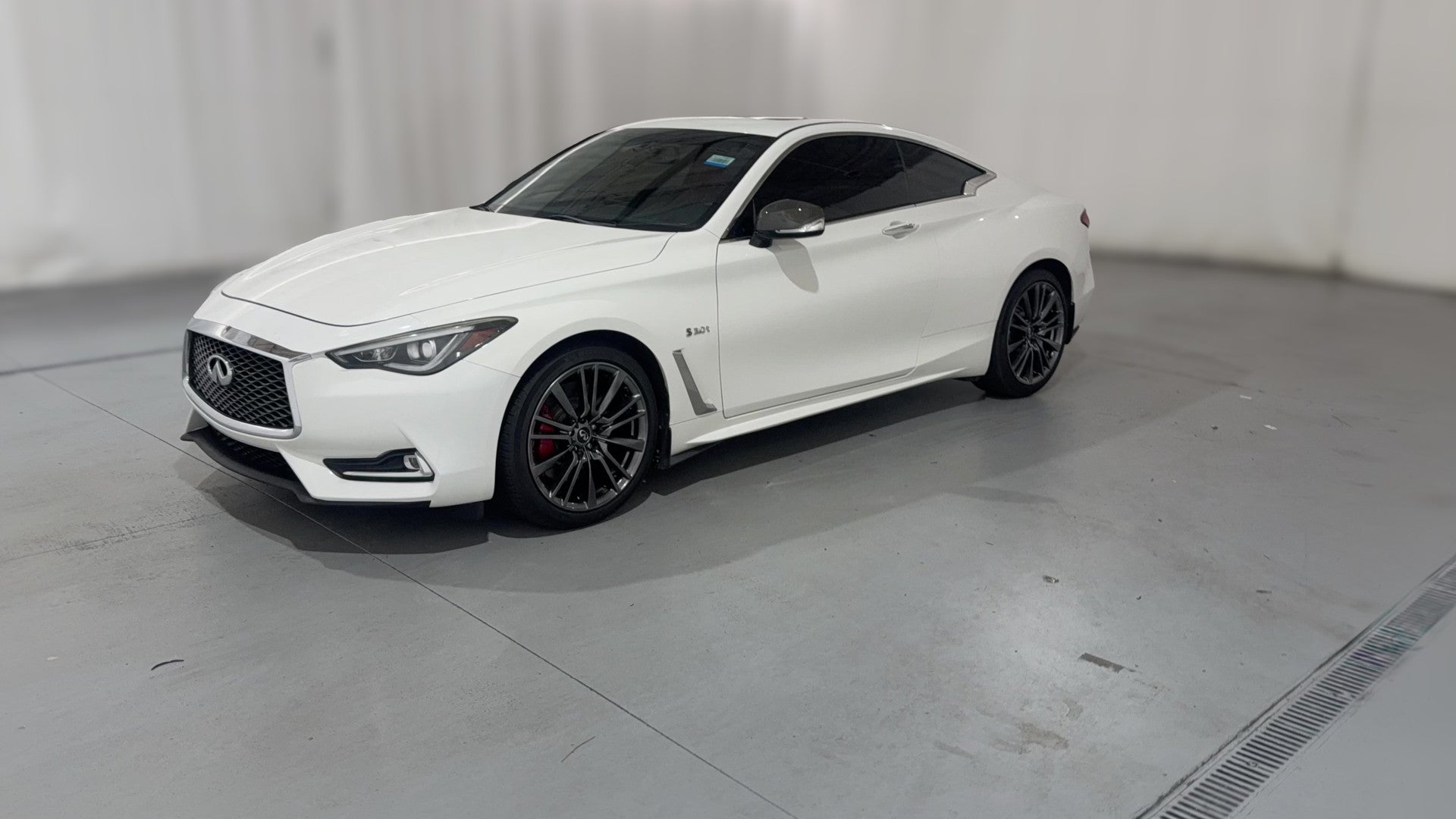 2017 INFINITI Q60 vehicle photo
