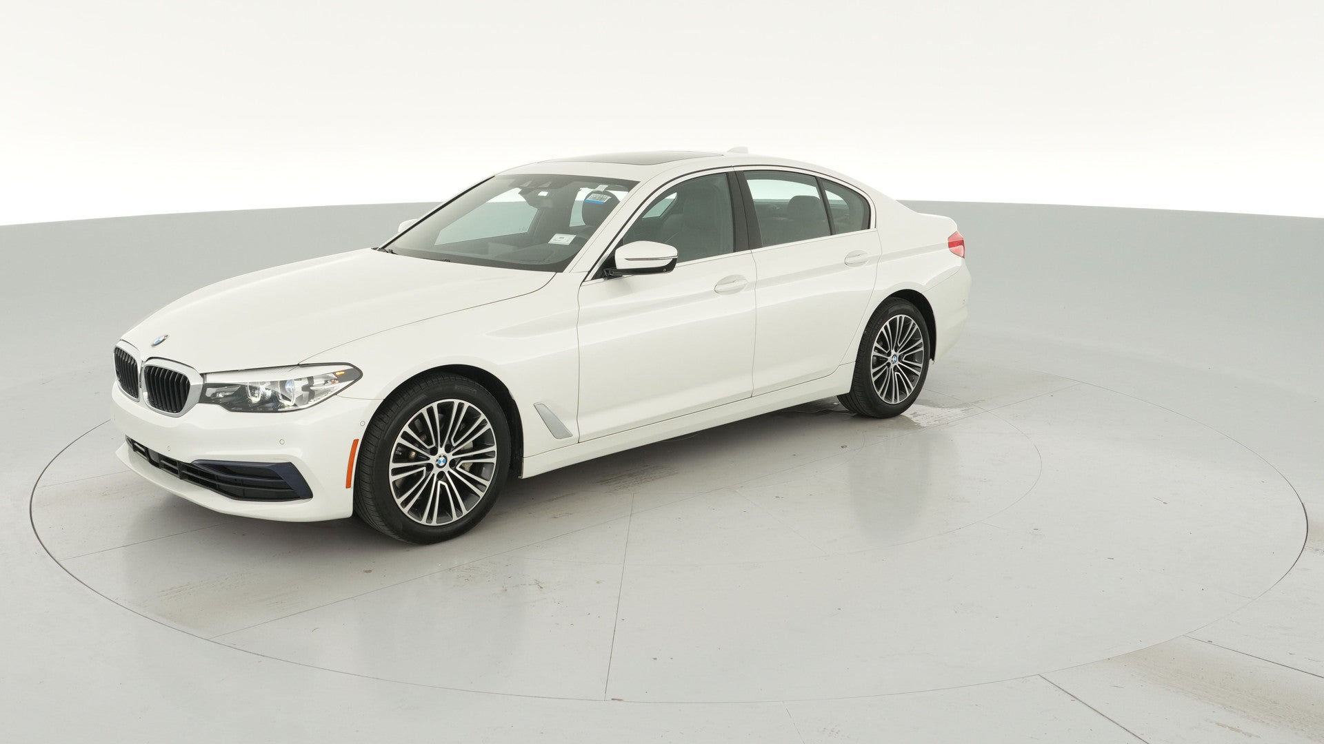 2019 BMW 5 Series vehicle photo
