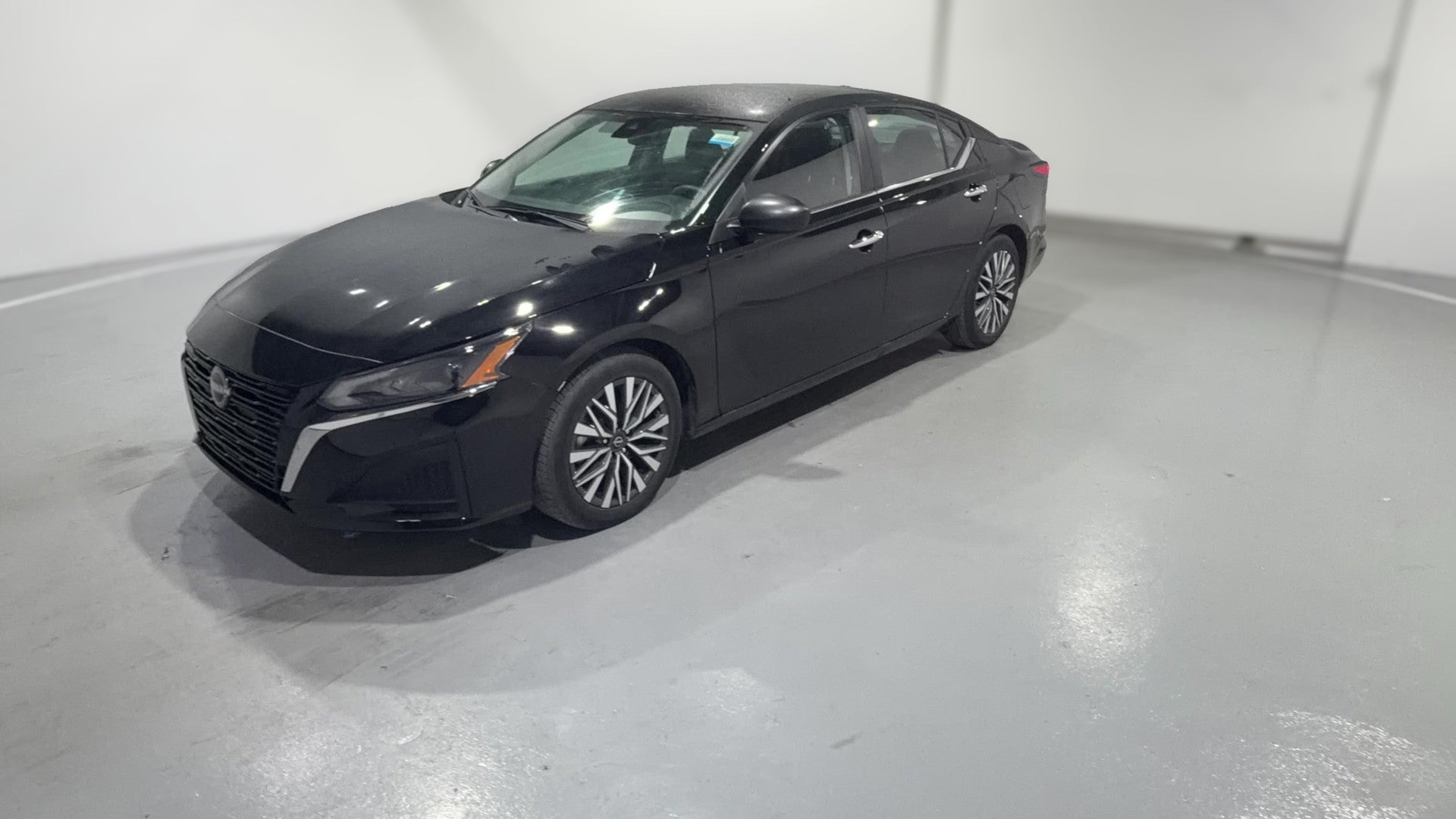 2025 Nissan Altima vehicle photo