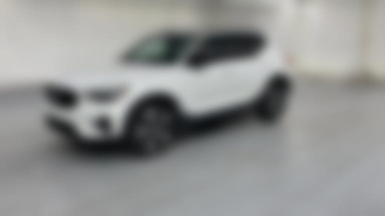 2026 Volvo XC40 vehicle photo