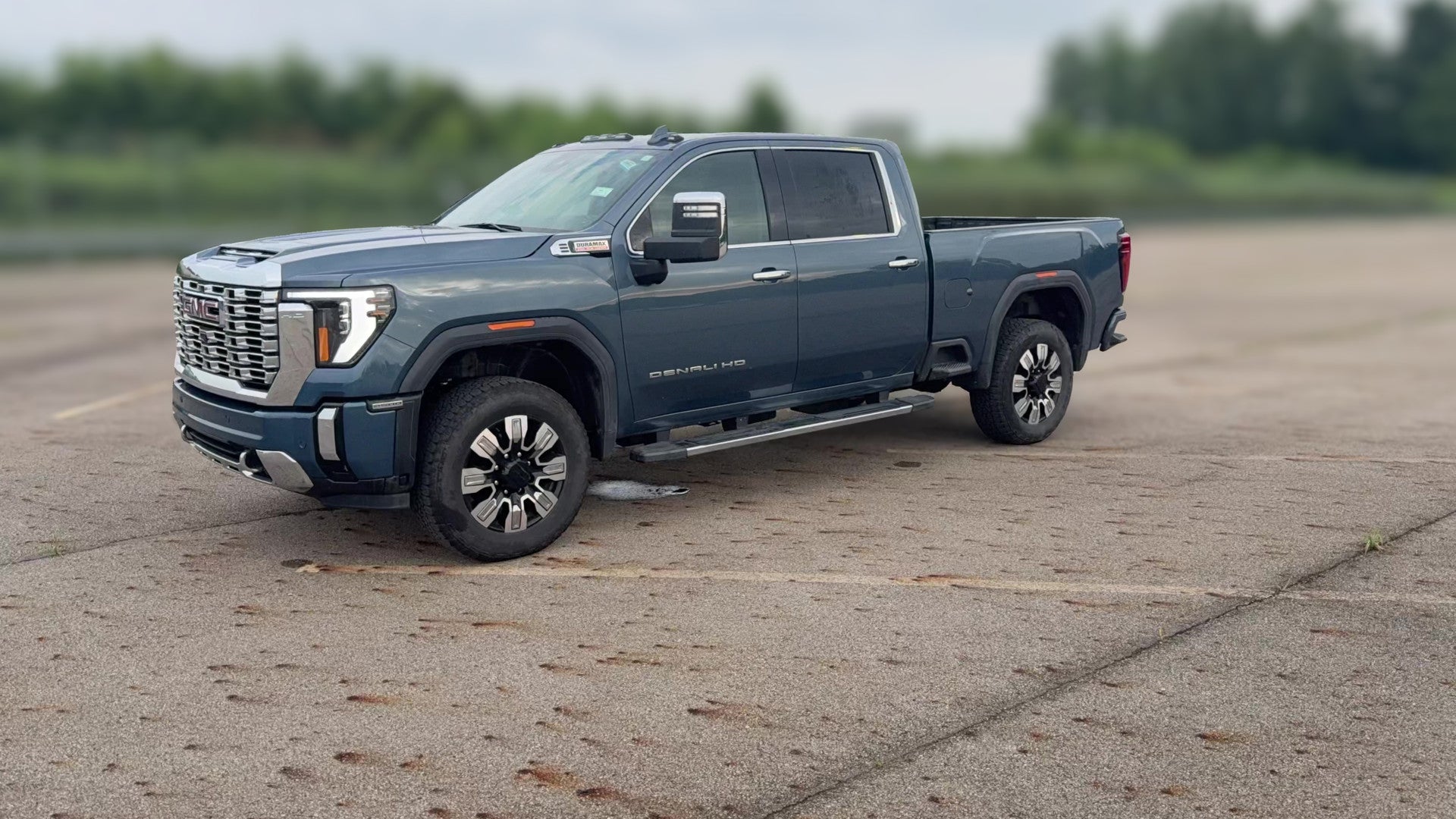 2025 GMC Sierra 2500 HD Crew Cab vehicle photo