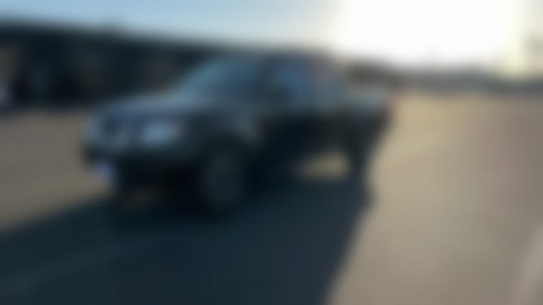 2017 Nissan Frontier Crew Cab vehicle photo