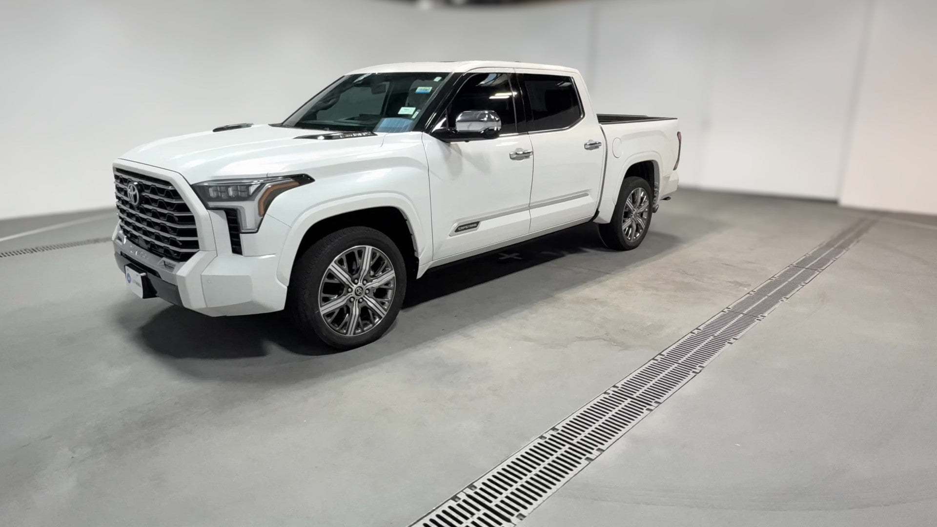 2023 Toyota Tundra Hybrid CrewMax vehicle photo