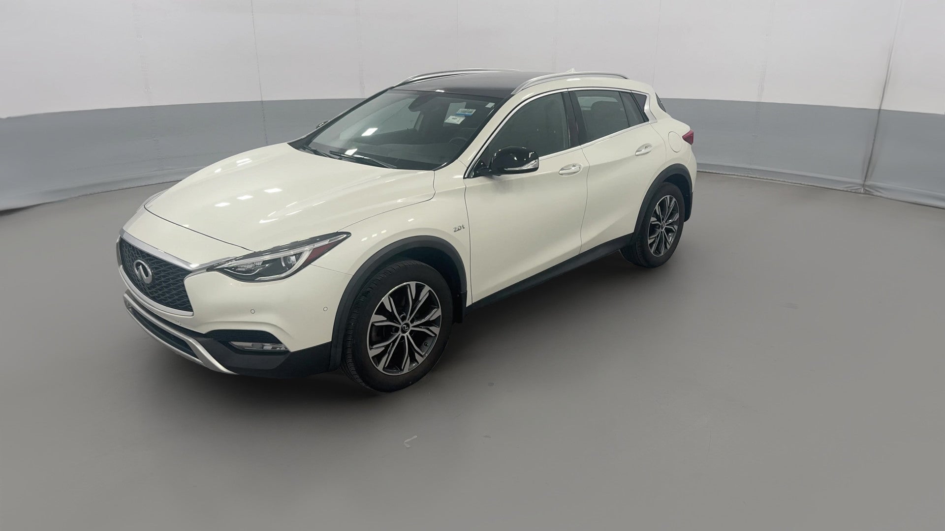 2017 INFINITI QX30 vehicle photo